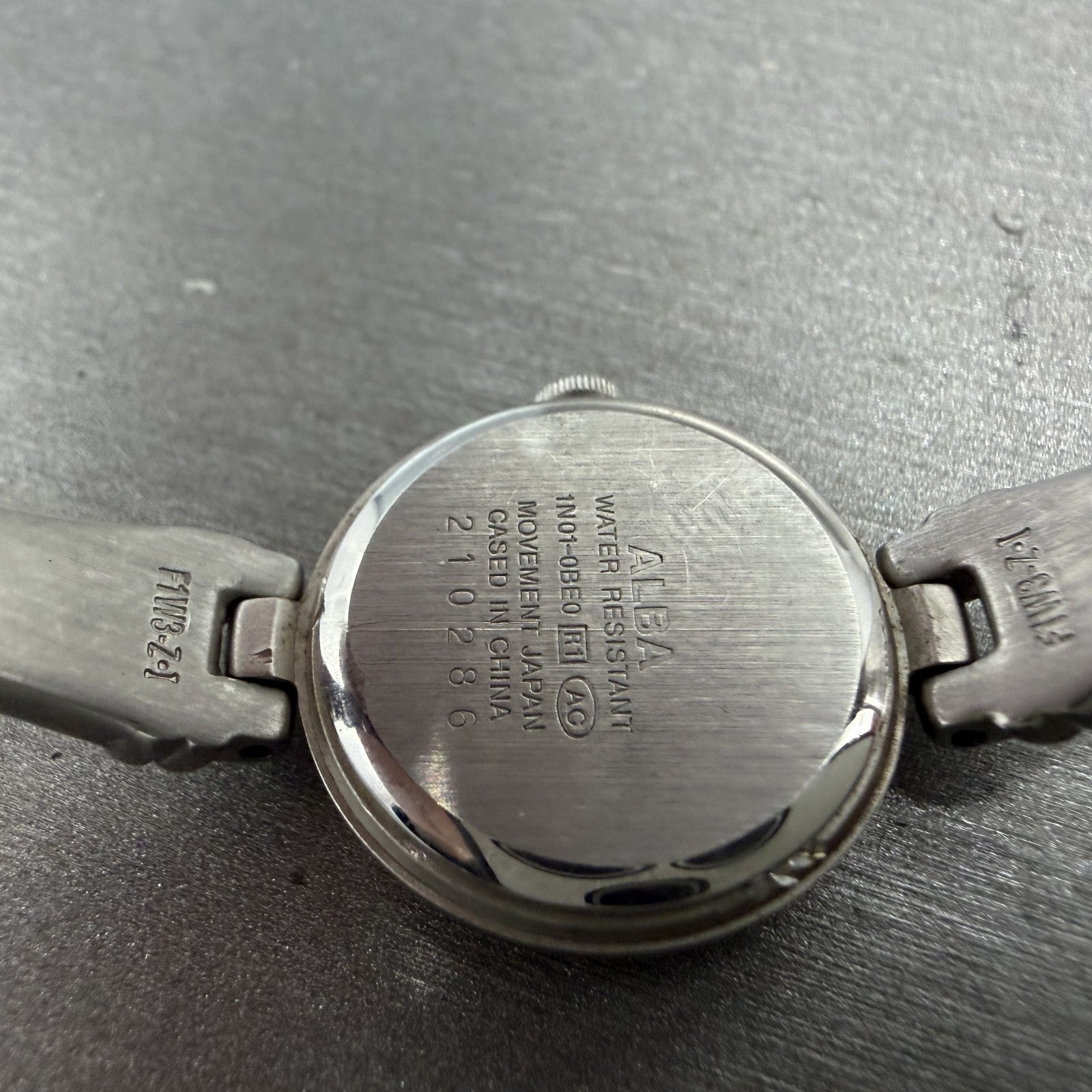 Seiko Alba Watch Women 20mm Silver Dial Silver Tone Round 1N01-0BE0 New Battery9