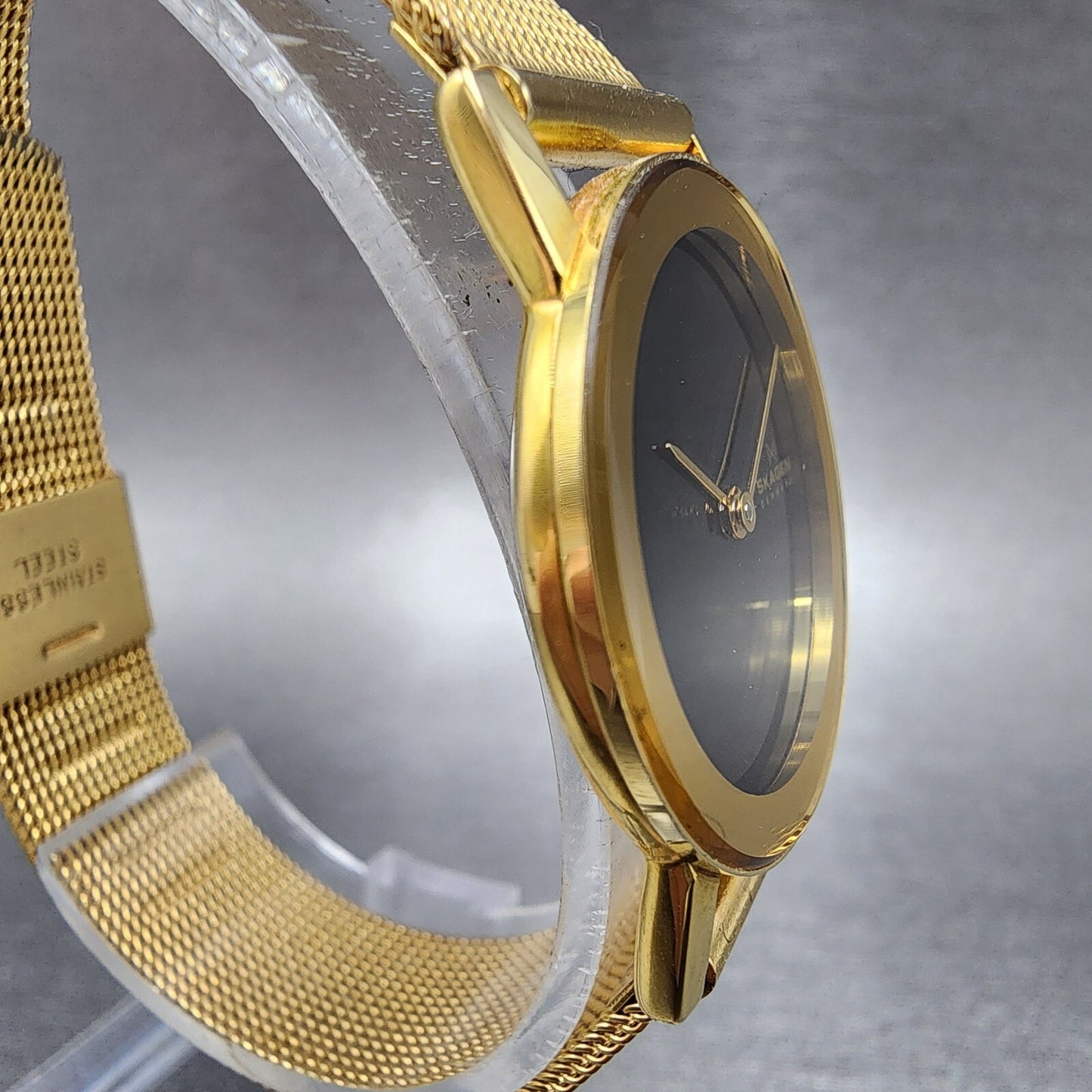 Skagen Watch Women 26mm Black Dial Gold Tone Round Mesh Band 39SGGB New Battery3