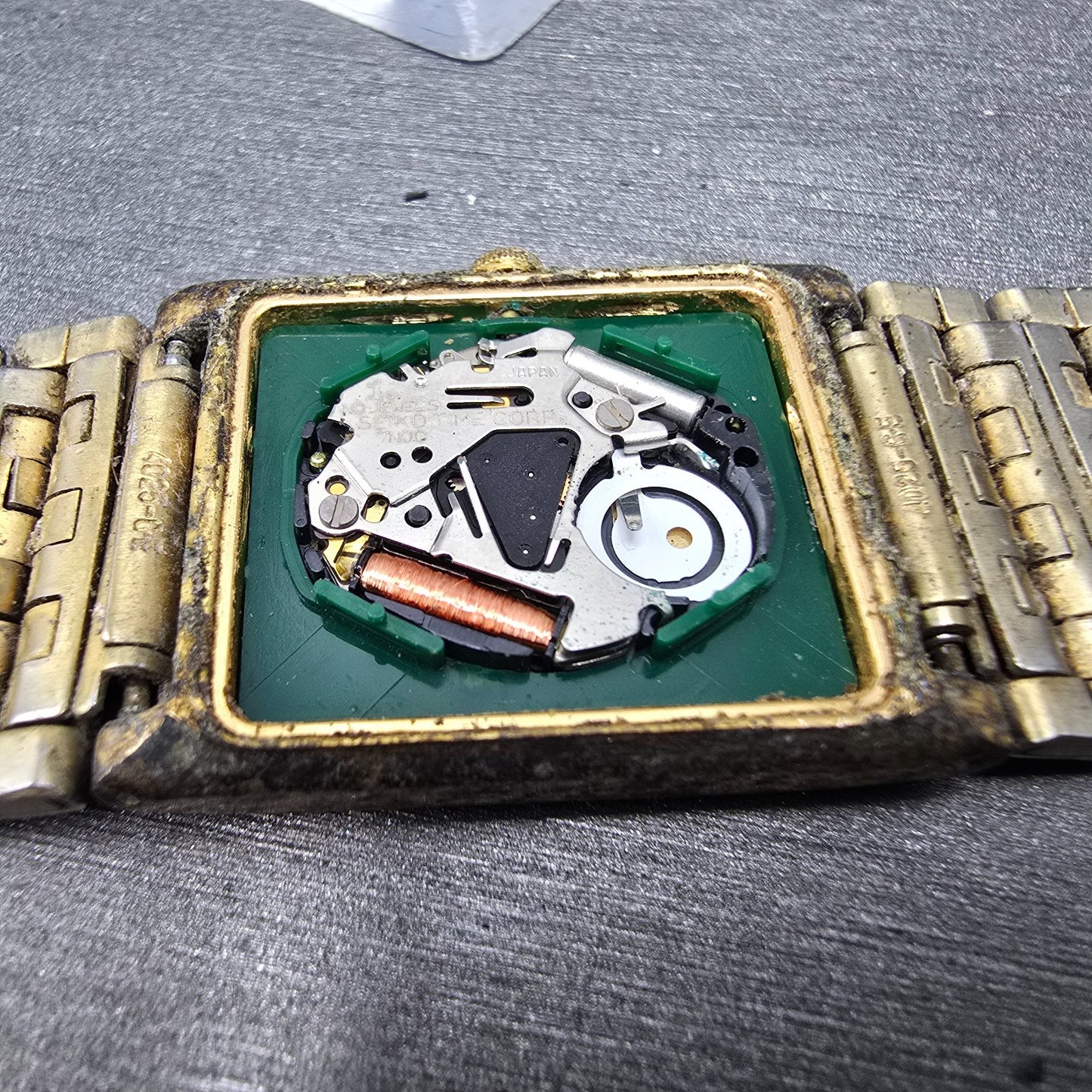 Seiko 7N01 Quartz Movement Works W/Case And Hands Vintage1