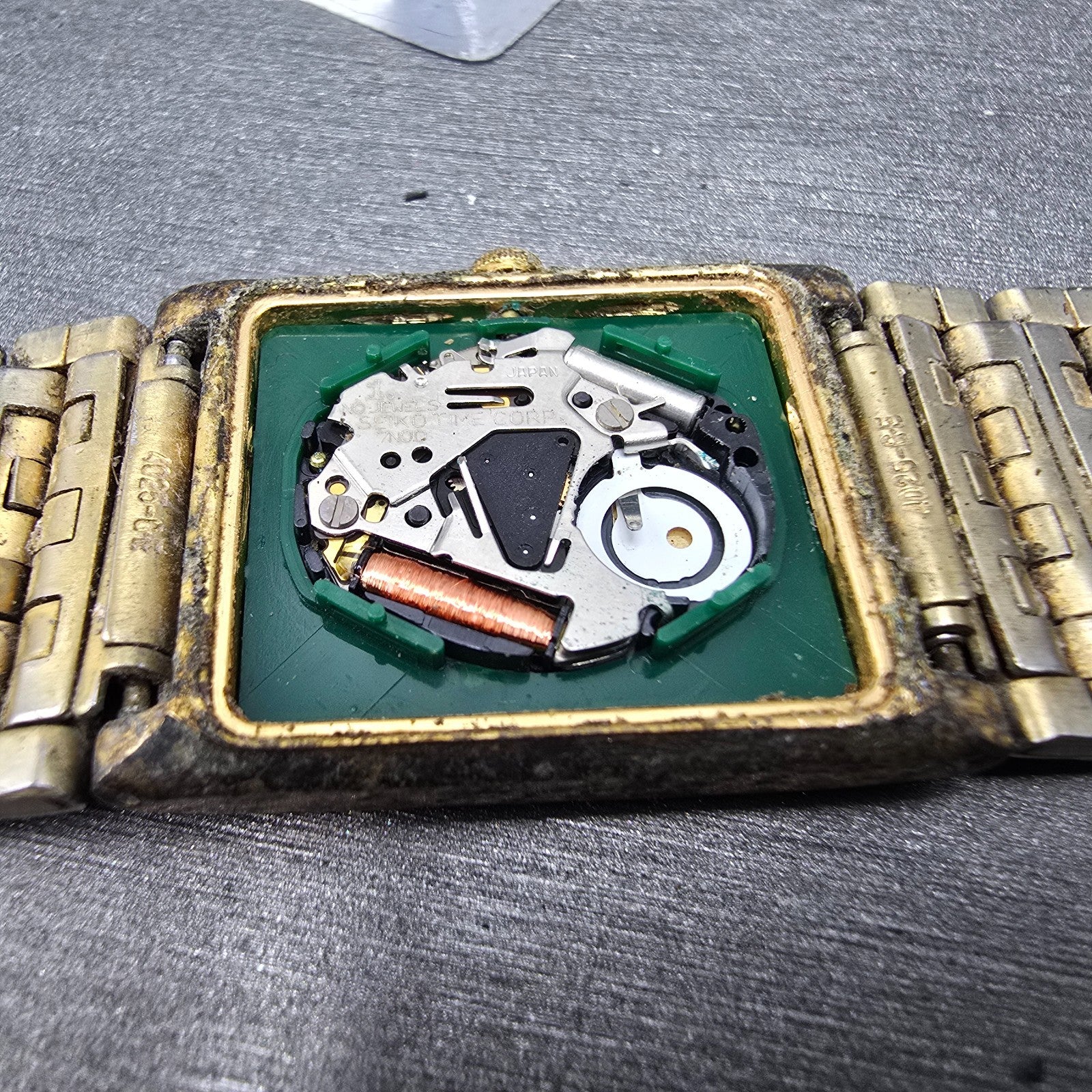 Seiko 7N01 Quartz Movement Works W/Case And Hands Vintage1