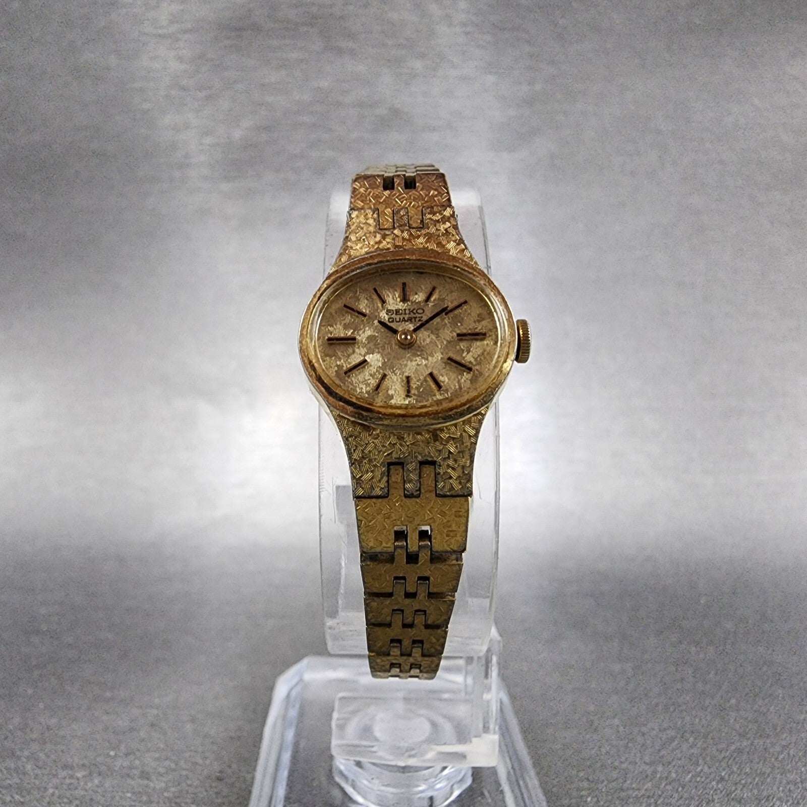 Seiko Watch Women 17mm Gold Dial Gold Tone Oval 14007389 New Battery Vintage A15