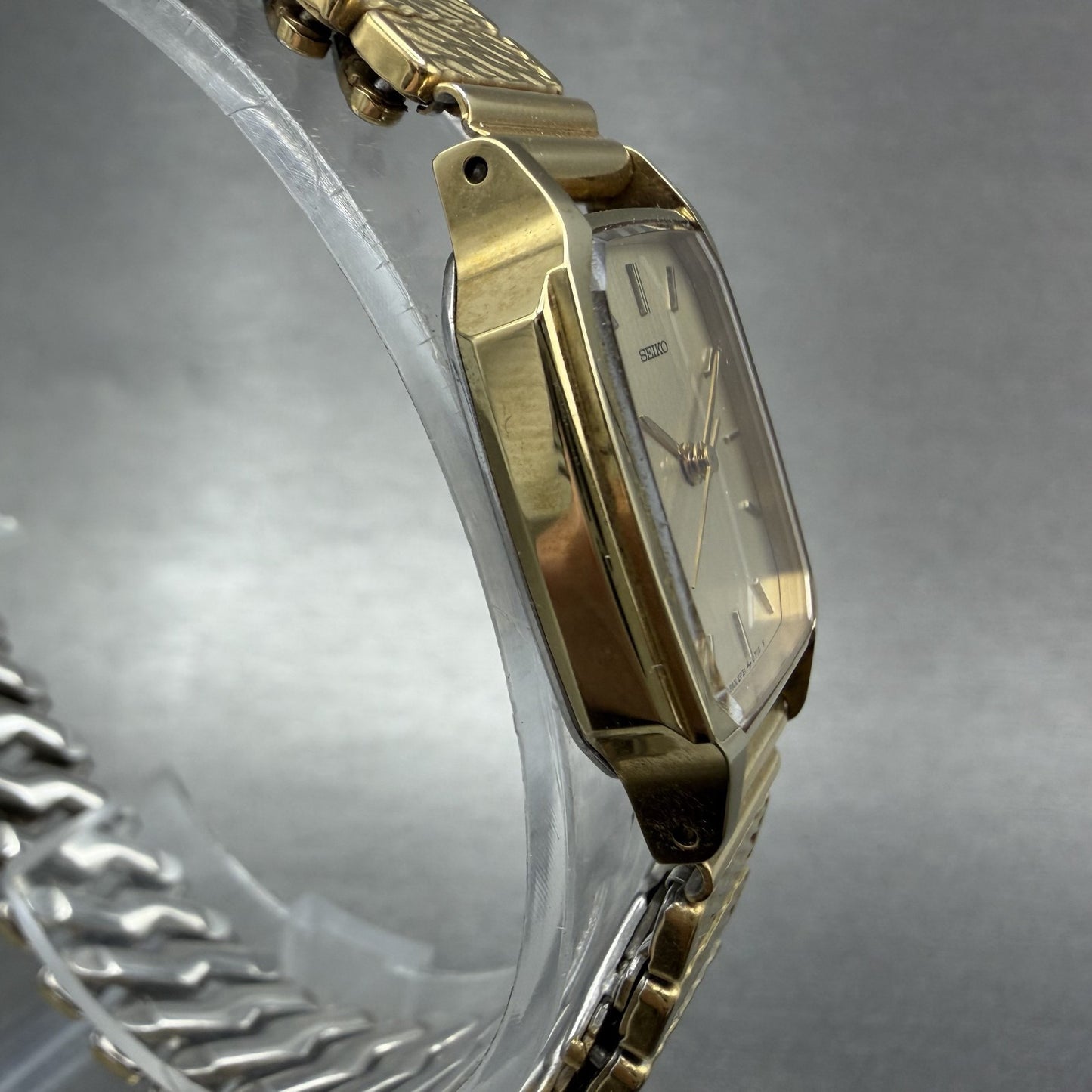 Seiko Watch Women 20mm Champagne Dial Gold Tone Rectangle 2P21-5230 New Battery3