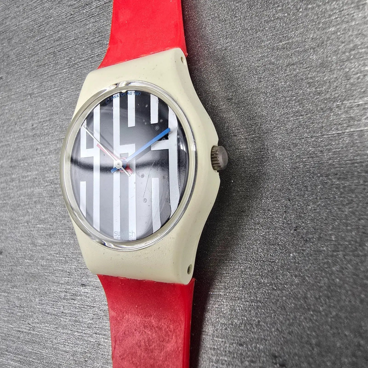 Swatch Speedlimit Watch Women 25mm Black Dial White Case Round LW117 New Battery4