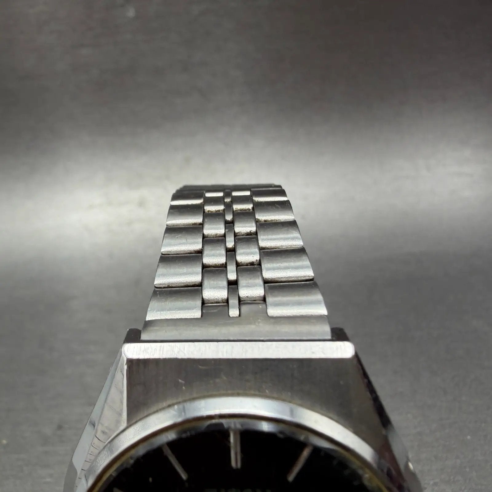 48560976