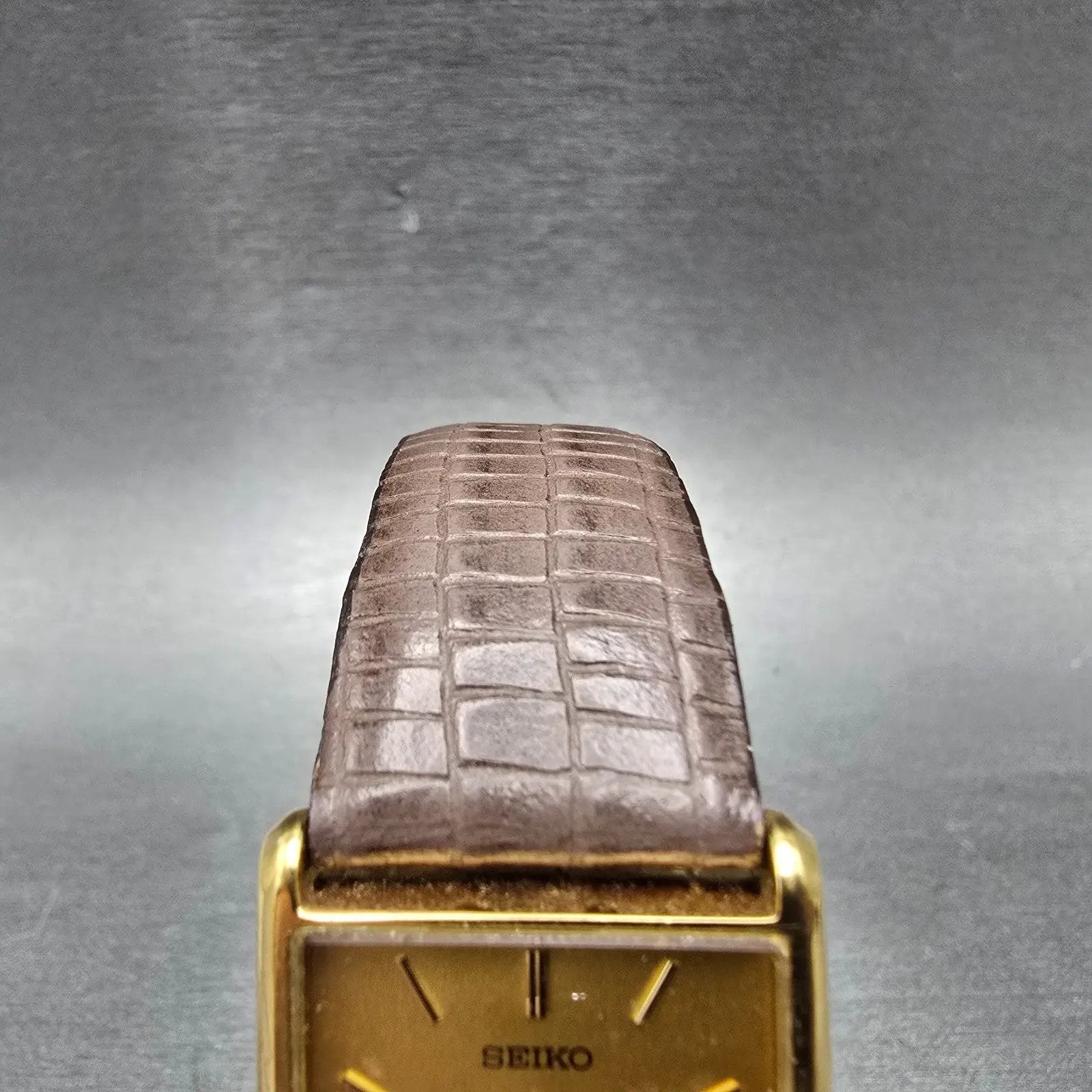 Seiko Tank Watch Men 25mm Champagne Dial Gold Tone Rectangle V700-5K30 New Batt4