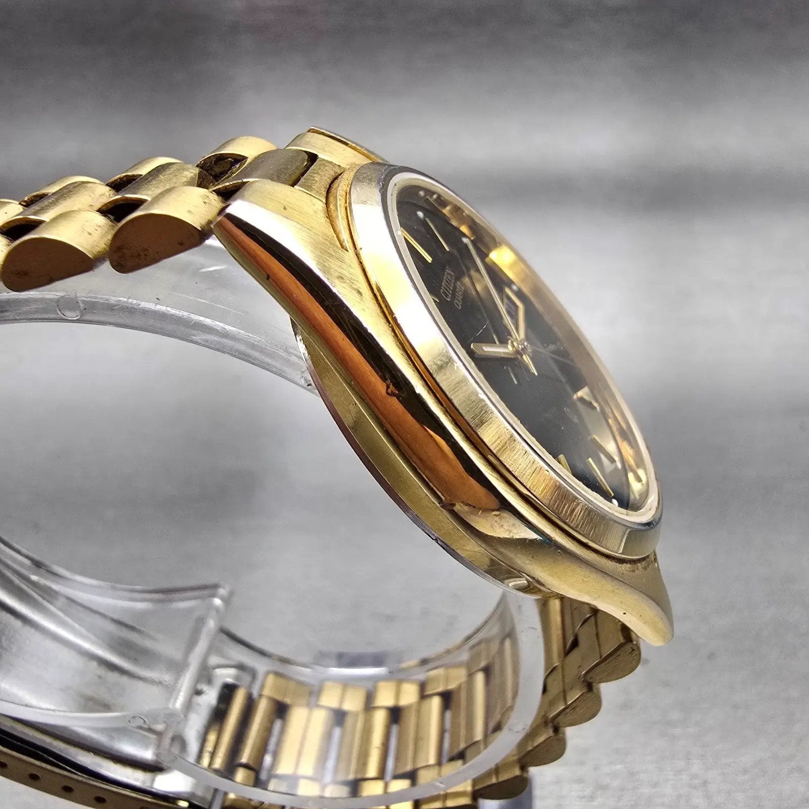 Citizen CQ Watch Men 35mm Black Dial Gold Tone Daydate 6100-S18591 New Battery3
