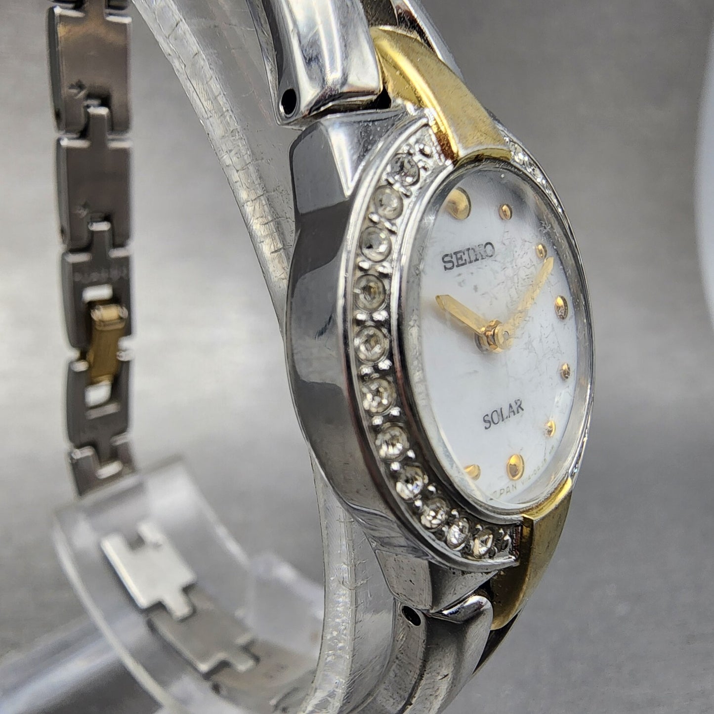 Seiko Solar Watch Women 22mm MOP Dial Two Tone Crystal Bezel Round V1140AF0 Runs3