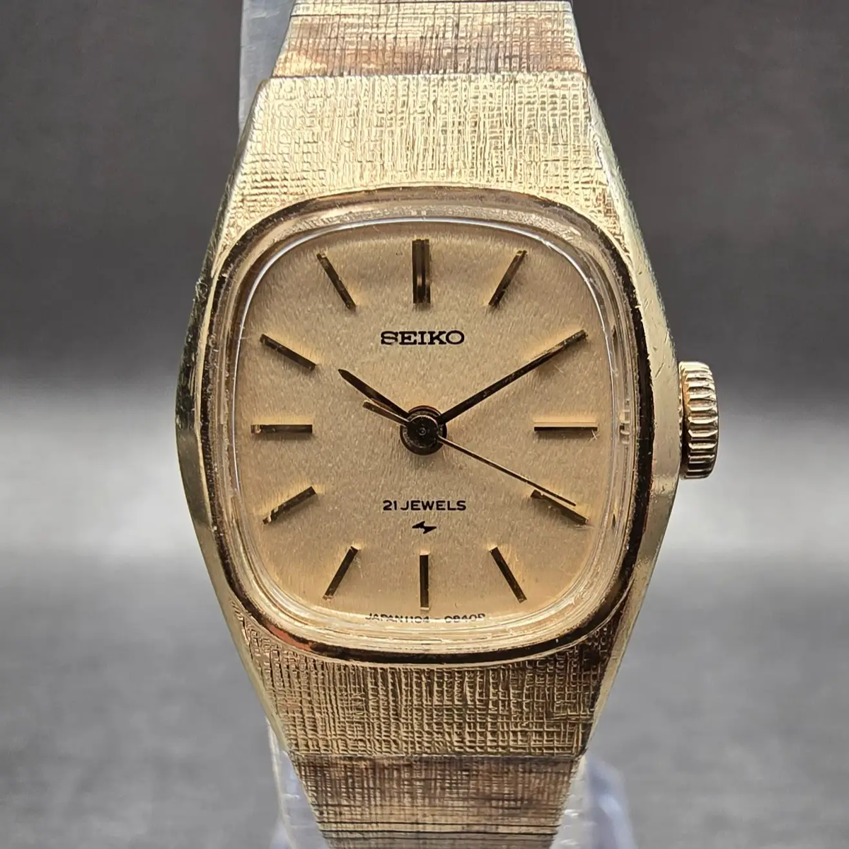 Seiko Watch Women 19mm Gold Dial Gold Tone Oval 1104-3370 Manual Wind Works0
