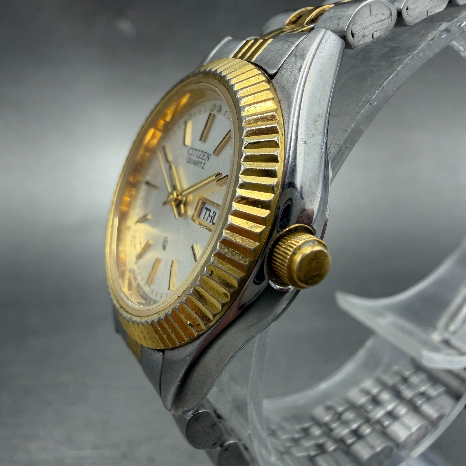 Citizen CQ Watch Women 25mm Silver Dial Two Tone Daydate 6000-R00413 New Batt KL2