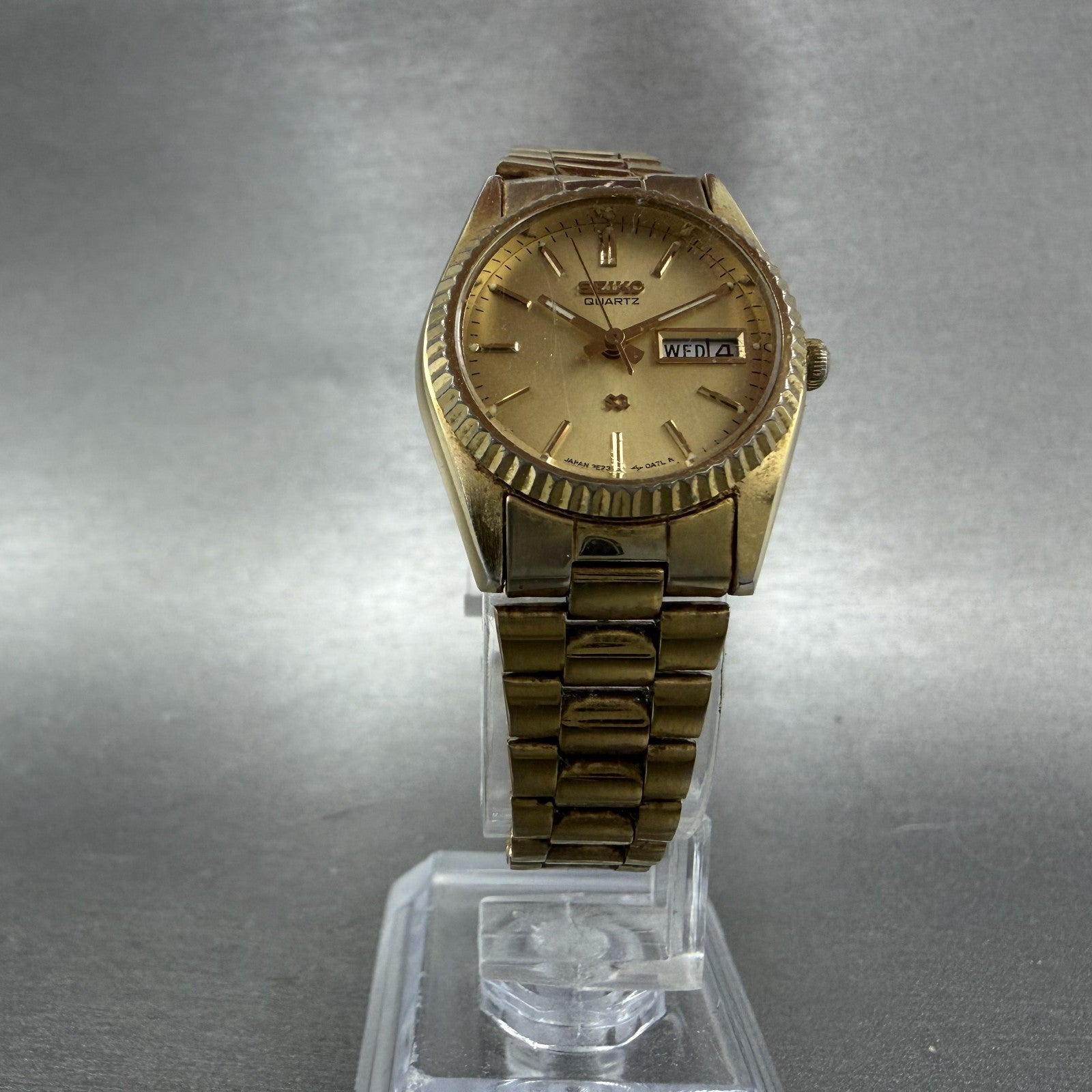 Seiko SQ Watch Women 24mm Gold Dial Gold Tone Daydate Round 3E230A60 NewBatt A5