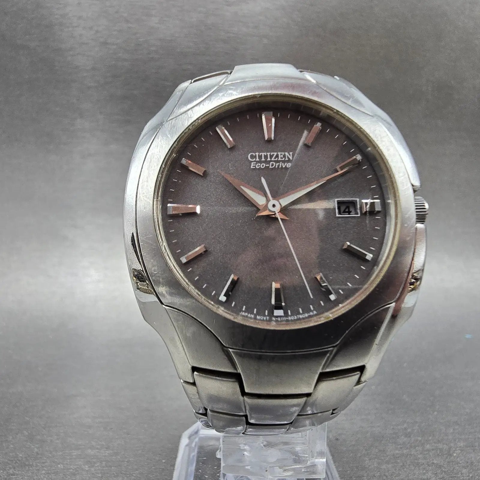 Citizen Eco-Drive Watch Men 39mm Silver Dial Silver Tone Date E111-S022240 RunsD5