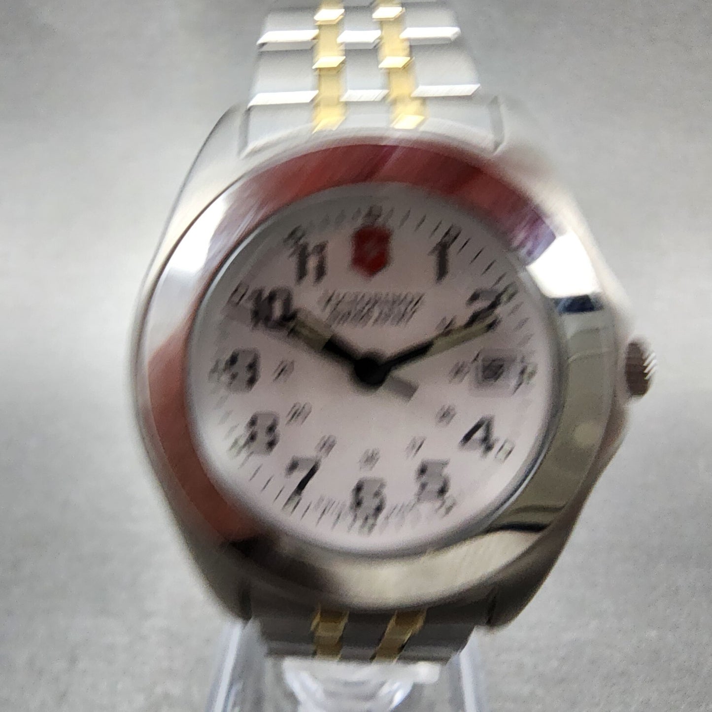 Victorinox Swiss Army Watch Women 32mm White Dial Two Tone Date Round New Batt3