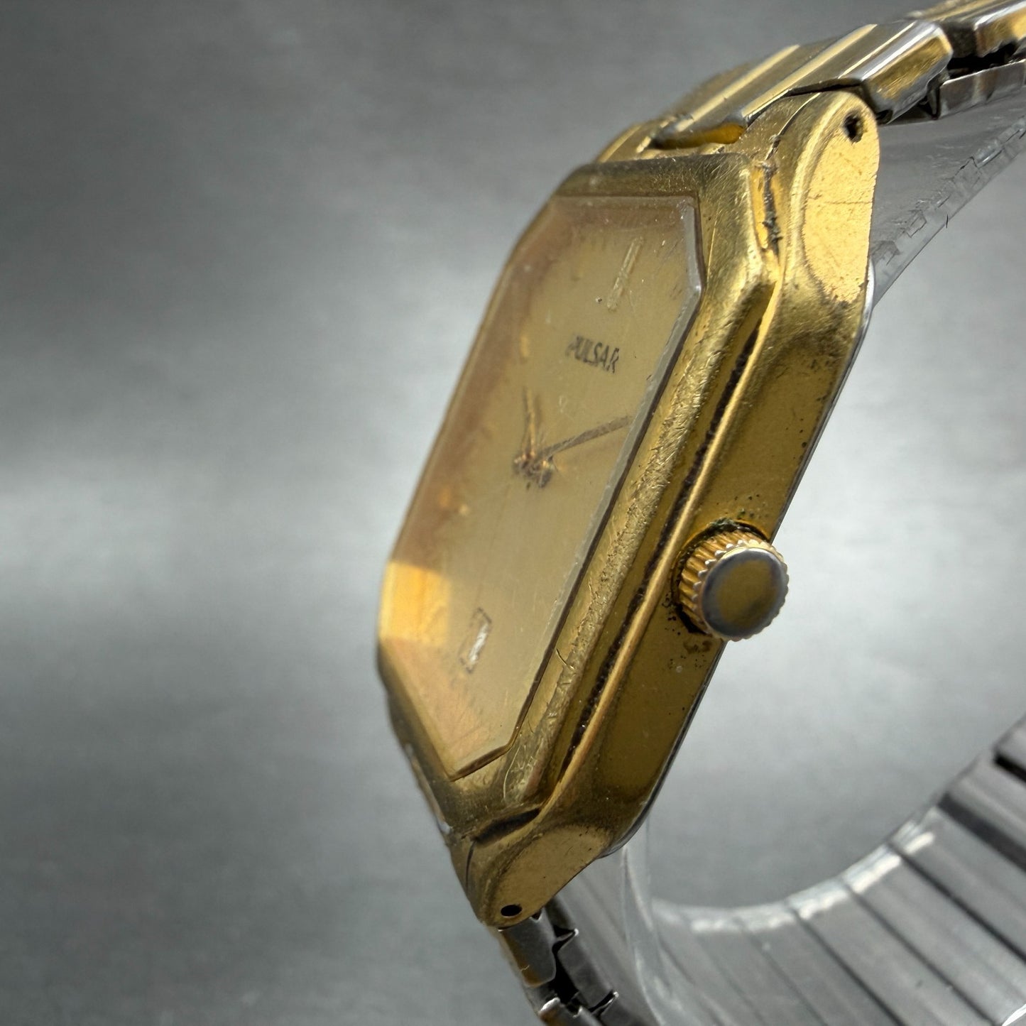Seiko Pulsar Tank Watch Men 27mm Champagne Dial Gold Tone Date V732-X165 New Bat2