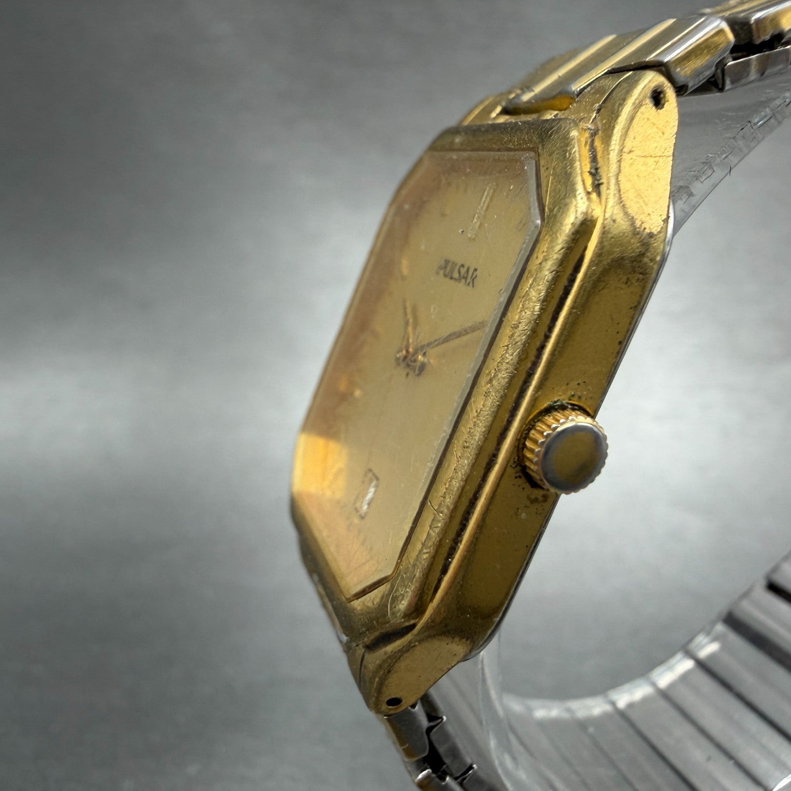 Seiko Pulsar Tank Watch Men 27mm Champagne Dial Gold Tone Date V732-X165 New Bat2