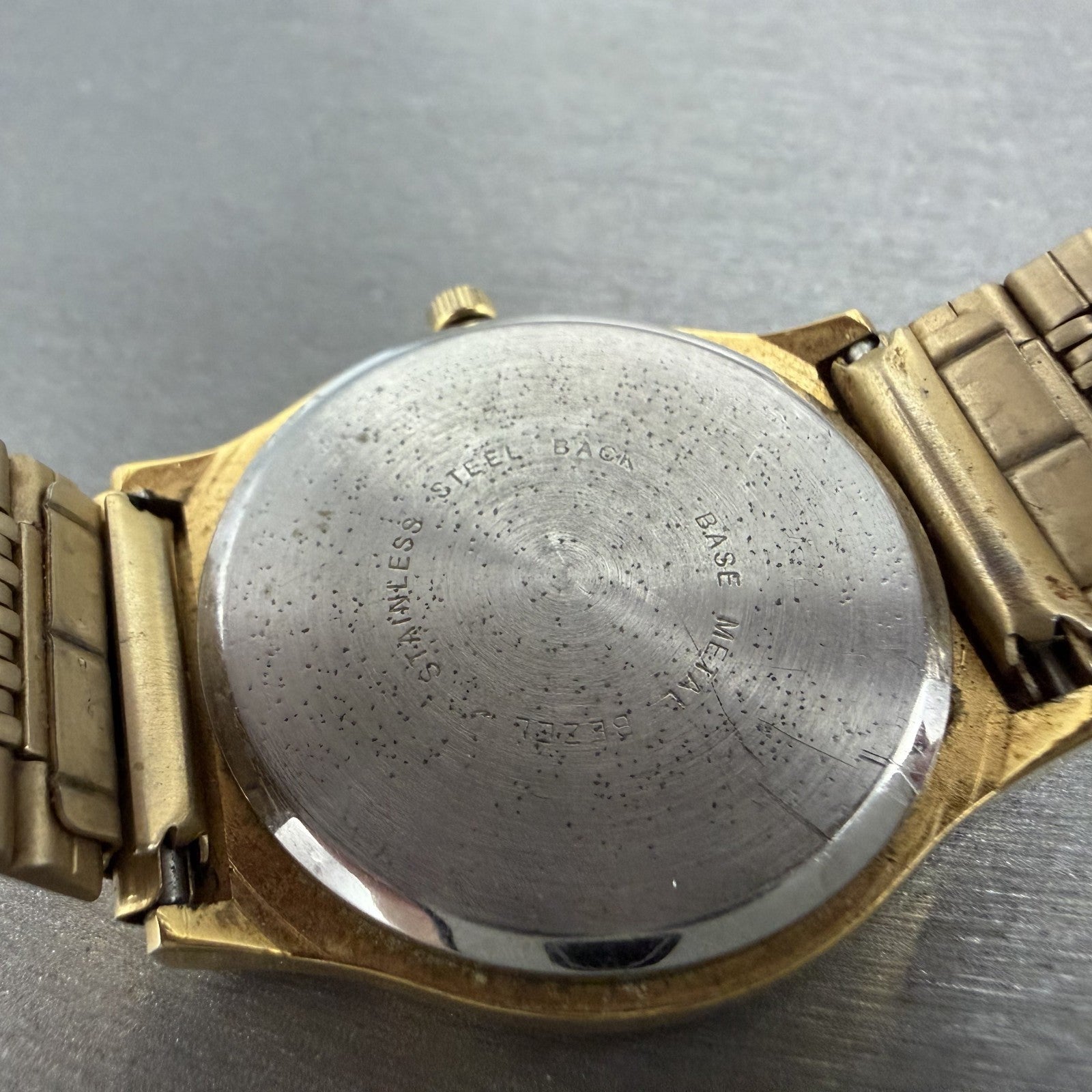 Lucien Piccard Watch Men 32mm Black Dial Gold Tone Round New Battery Vintage9