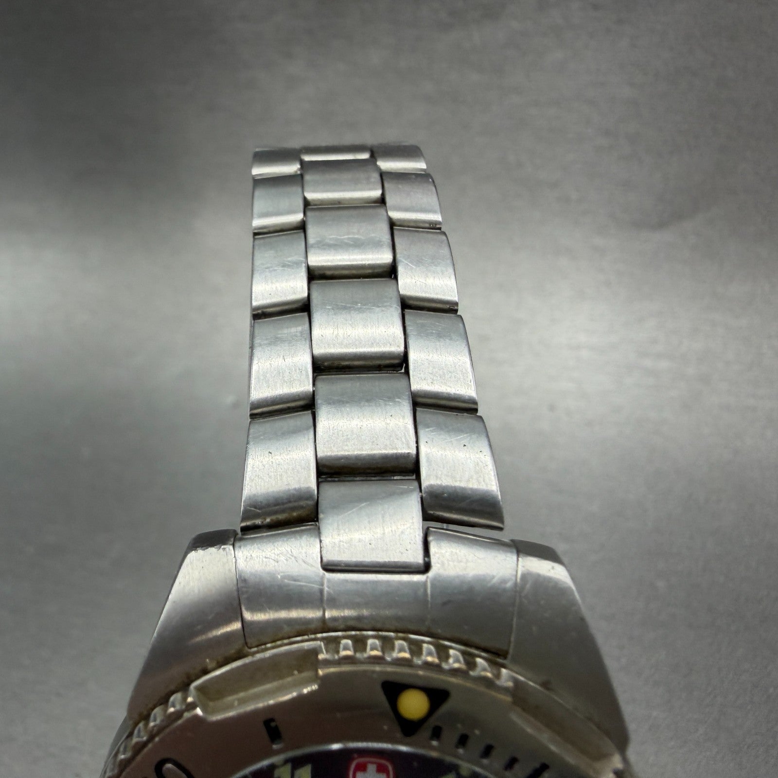Wenger Swiss Military Dive Watch Men 39mm Blue Dial Steel Date 79088 New Battery4