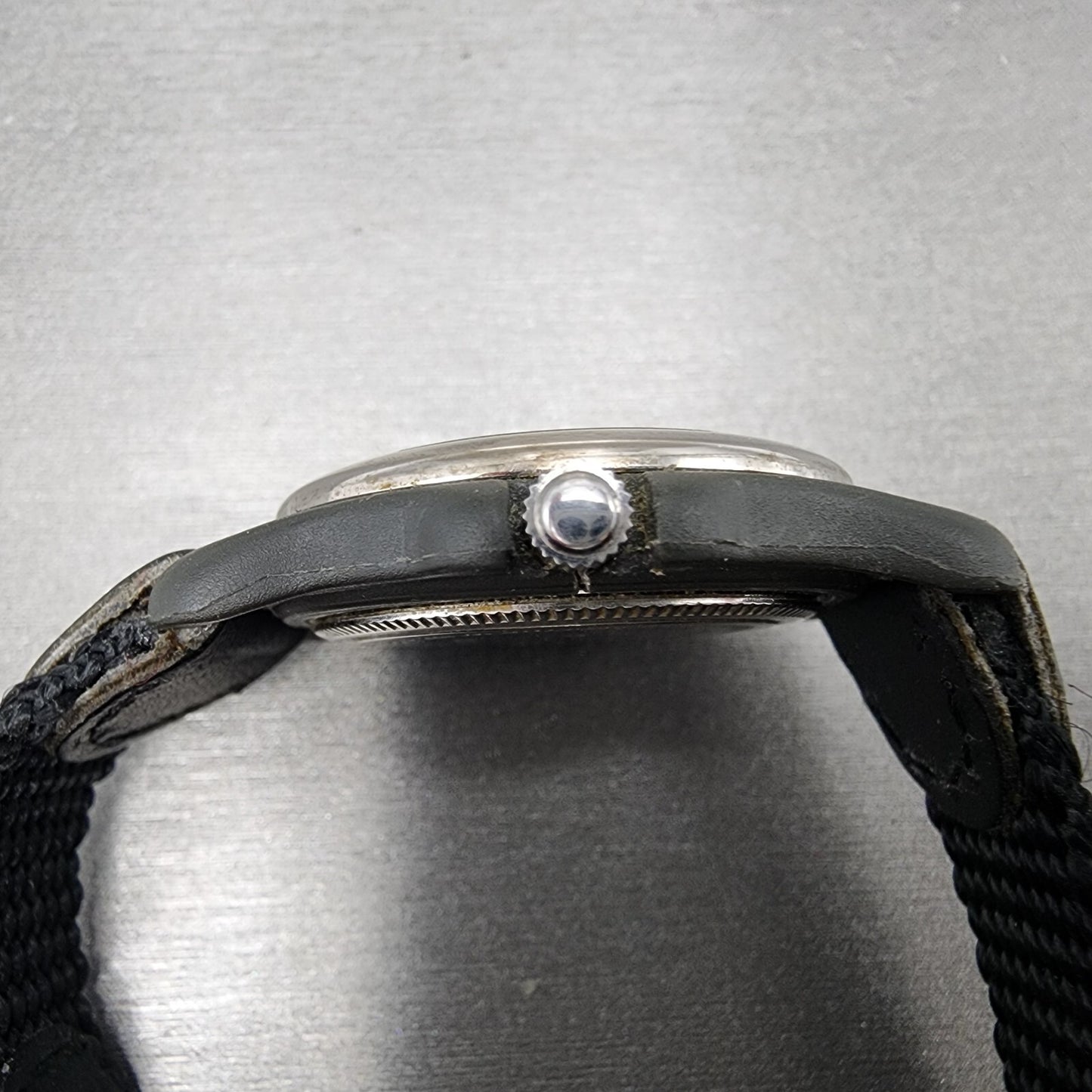 Vistorinox Swiss Army Watch Women 33mm White Dial Black Tone Date READ!! New Bat1