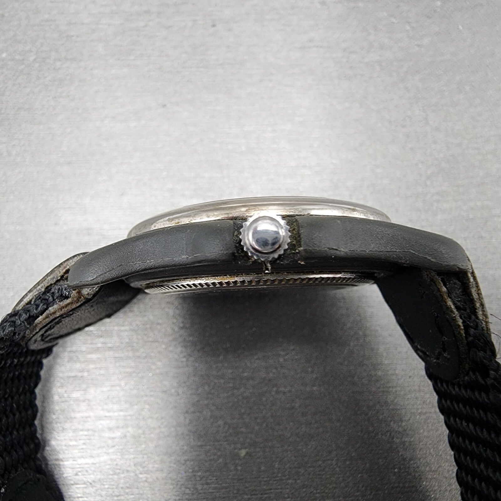 Vistorinox Swiss Army Watch Women 33mm White Dial Black Tone Date READ!! New Bat1