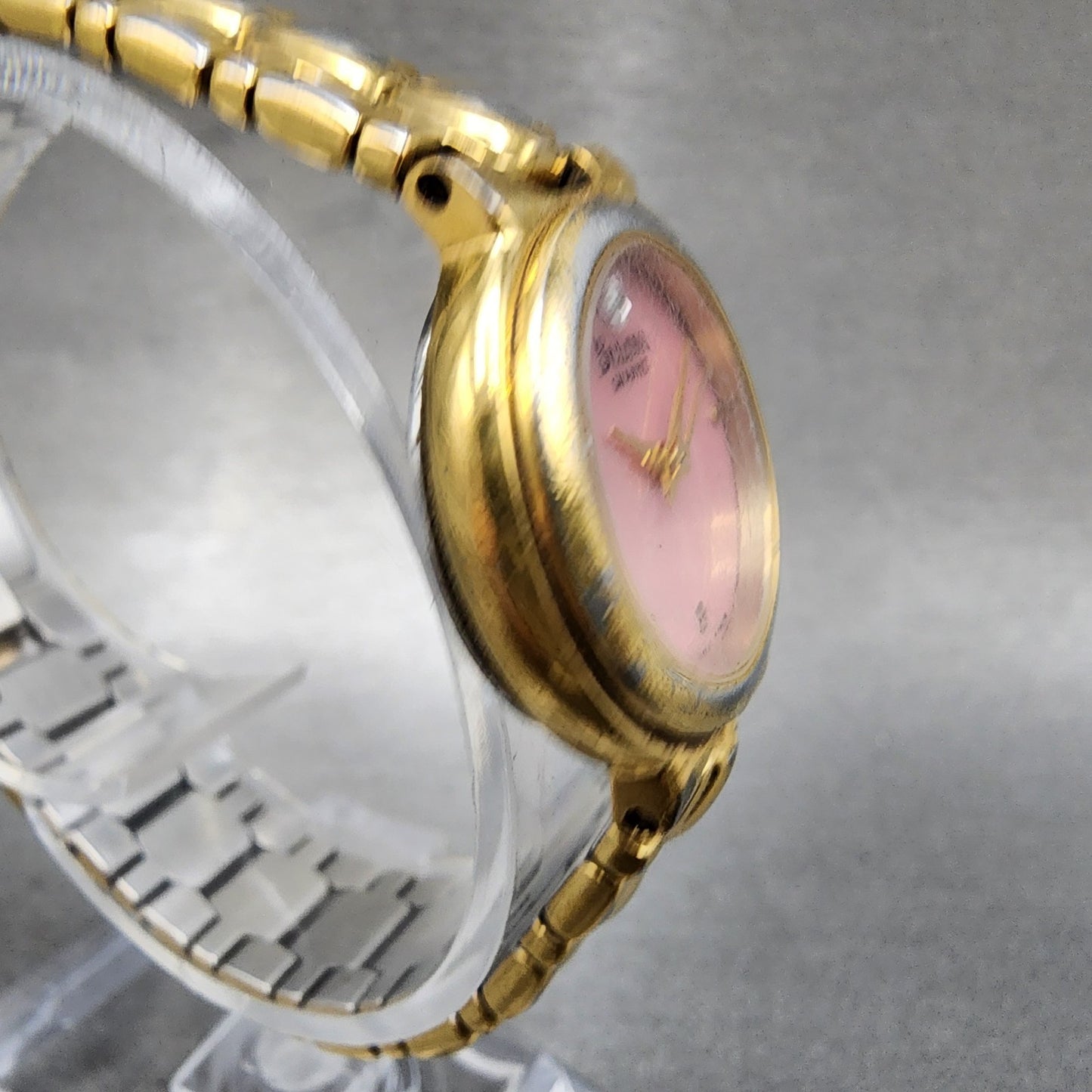 Bulova Diamond Watch Women 24mm MOP Dial Gold Tone Date 57p36 New Battery3