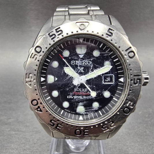 Seiko Prospex Dive Watch Men 41mm Black Dial Titanium Date Solar V147-0AG0 Runs0
