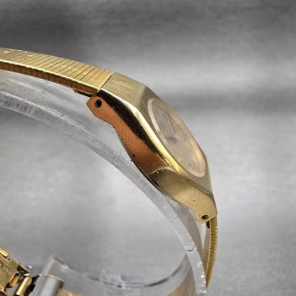 Seiko Watch Women 17mm Gold Dial Gold Tone Round 2P20-0A89 New Battery Vintage3