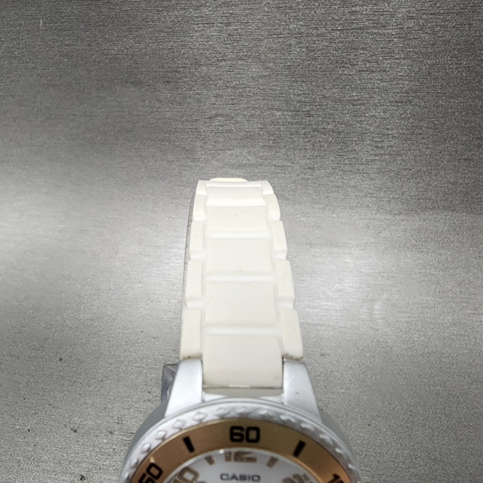 Casio Dive Watch Women 32mm White Dial Silver Tone Round LTP1331 New BatteryABC5