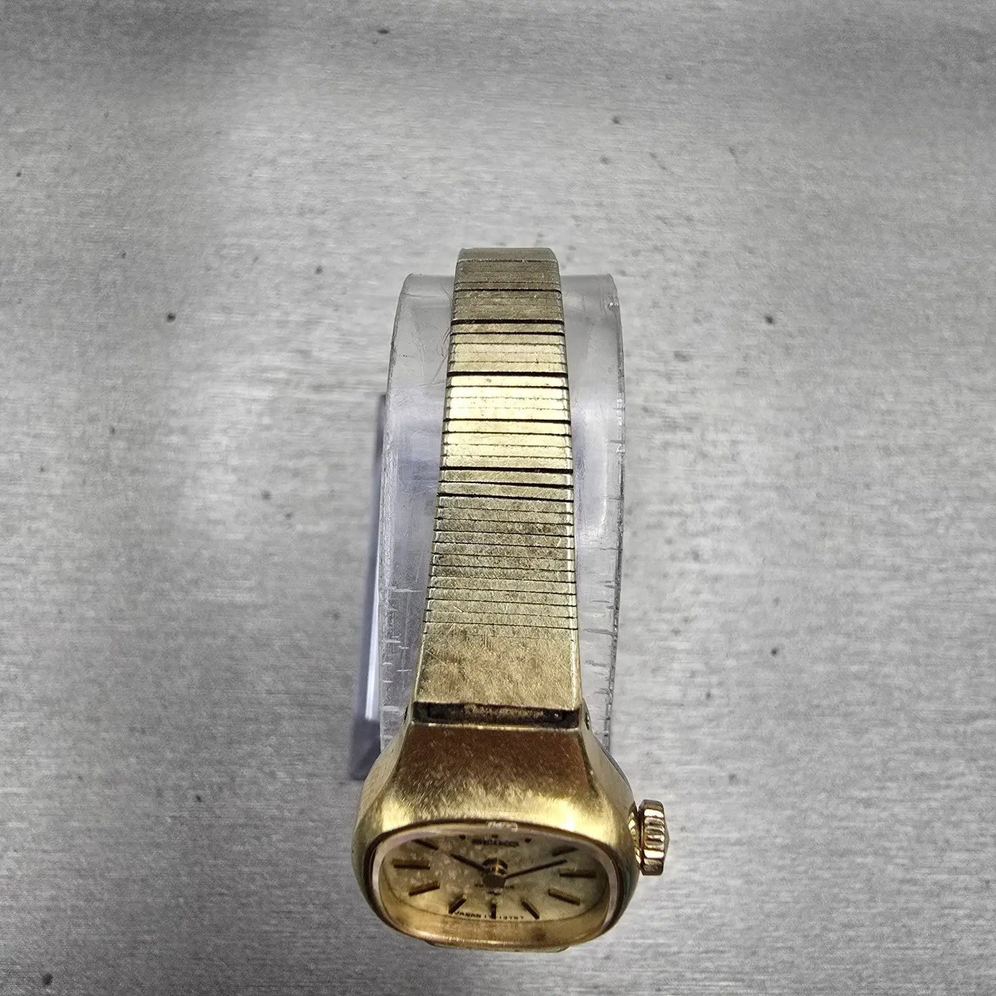 Seiko Watch Women 18mm Gold Dial Gold Tone Oval 17-3440 Manual Wind Runs VTG4
