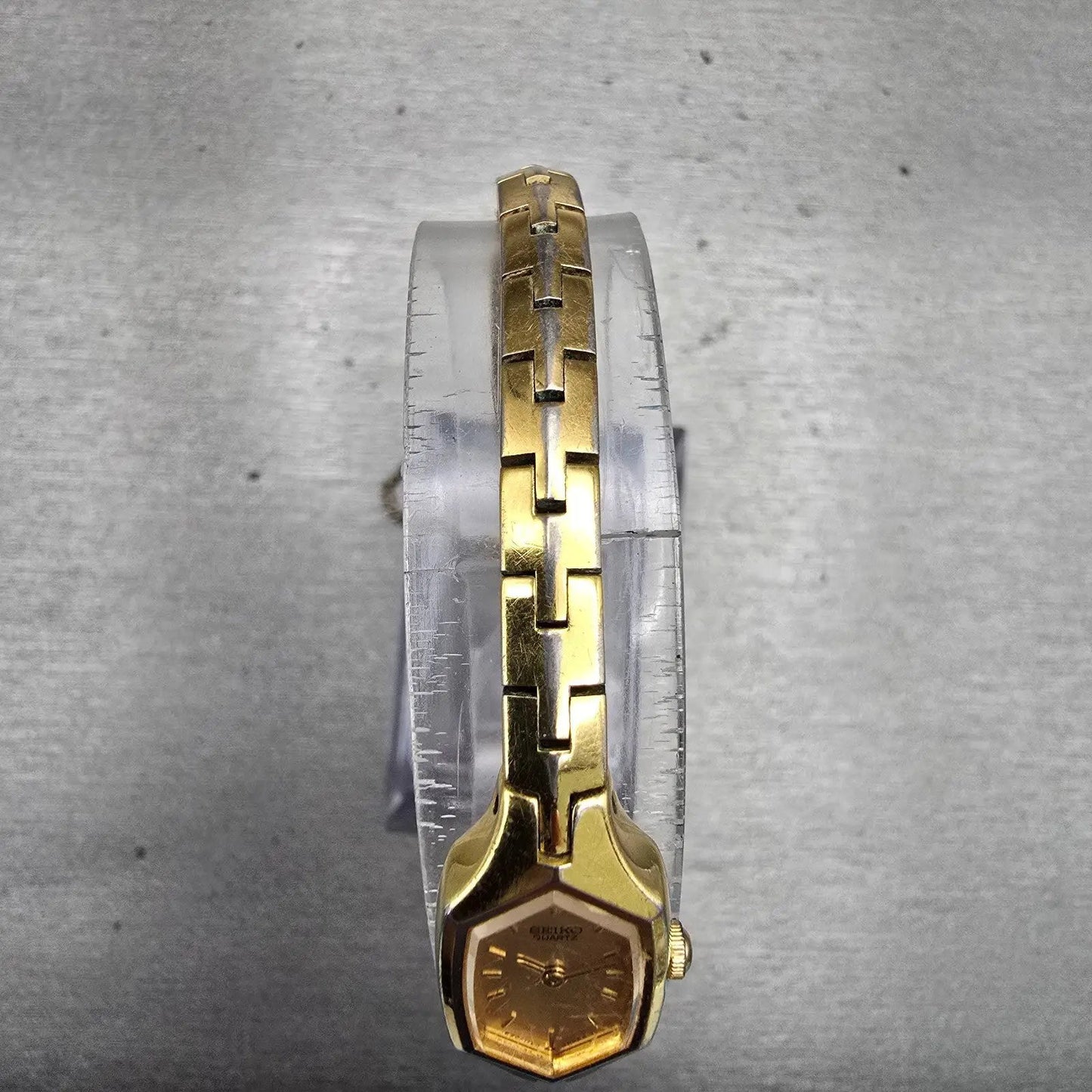 Seiko Watch Women 13mm Gold Dial Gold Tone Hexagon 1E20-5729 New Battery Vintage4
