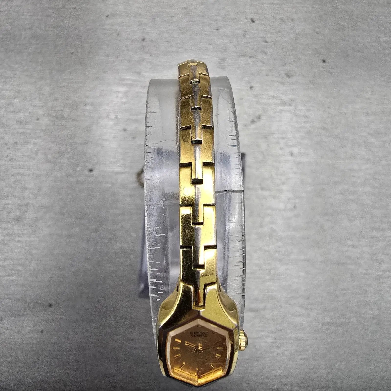 Seiko Watch Women 13mm Gold Dial Gold Tone Hexagon 1E20-5729 New Battery Vintage4