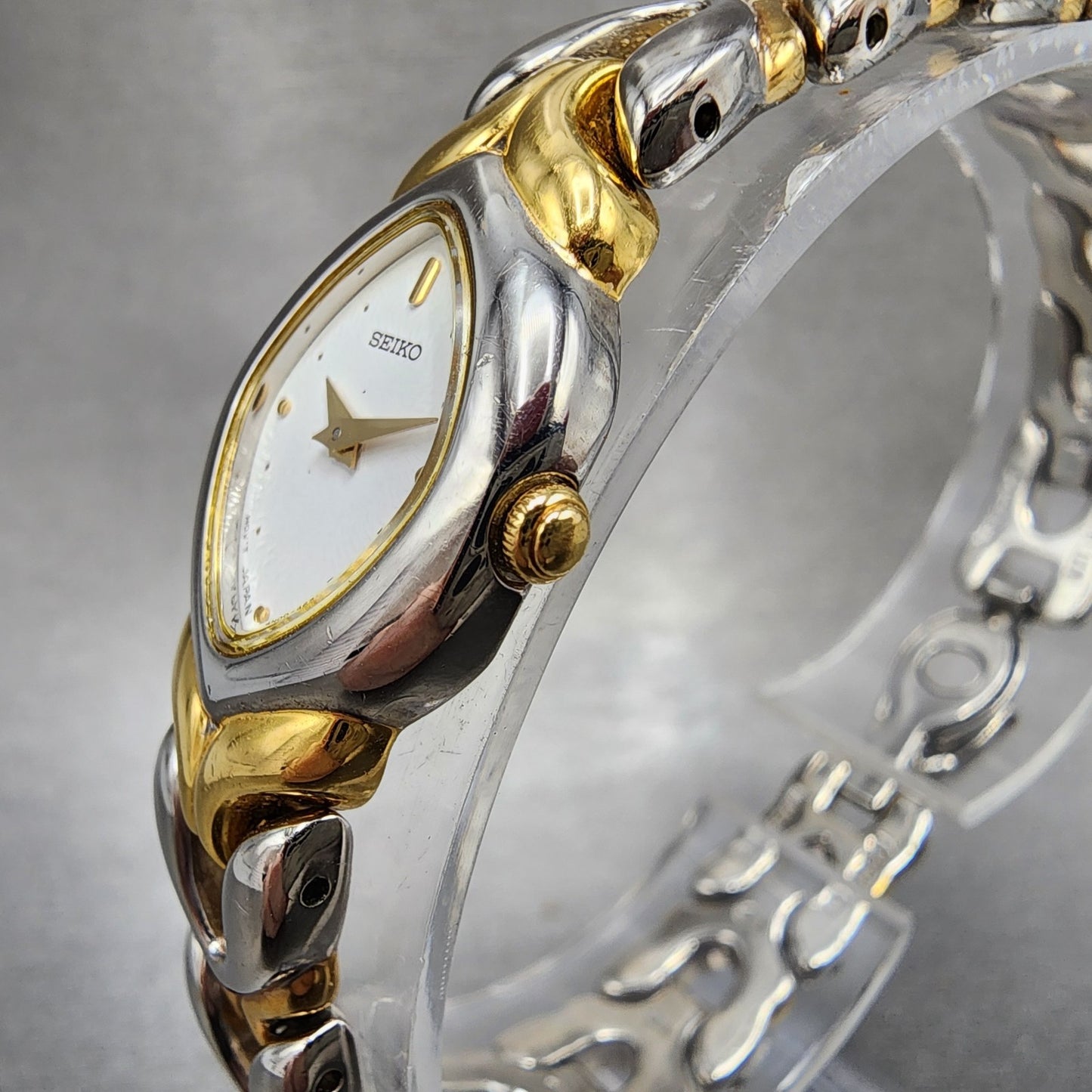 Seiko Watch Women 17mm White Dial Two Tone Oval 4n006581 New Battery2