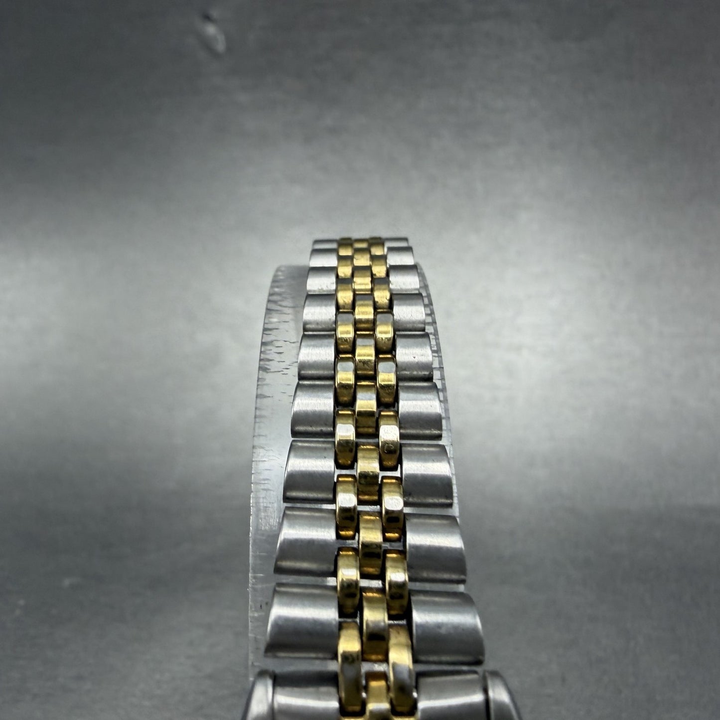 Seiko Watch Women 25mm White Dial Two Tone Daydate Round 7n83-0041 New Batt N6R4