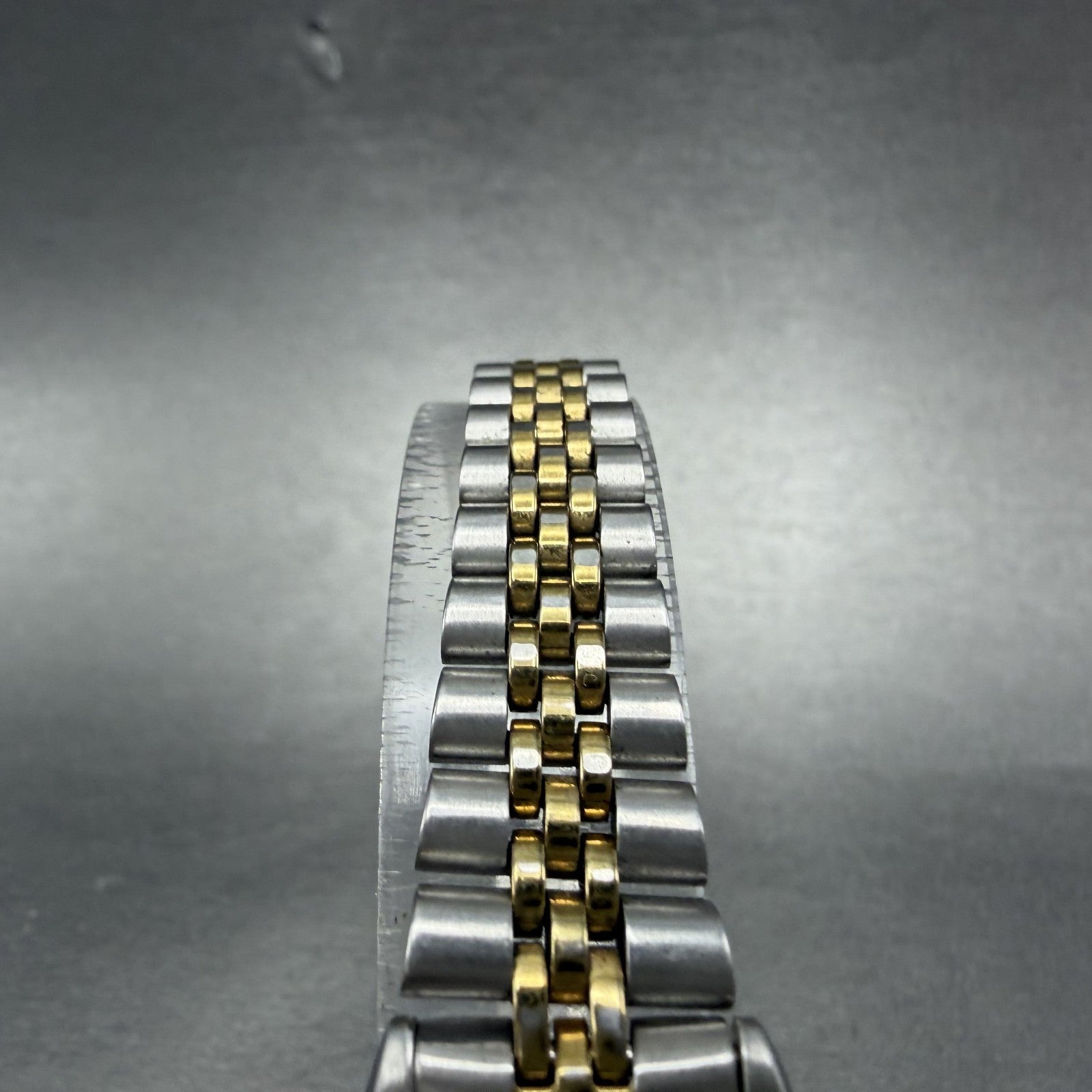 Seiko Watch Women 25mm White Dial Two Tone Daydate Round 7n83-0041 New Batt N6R4