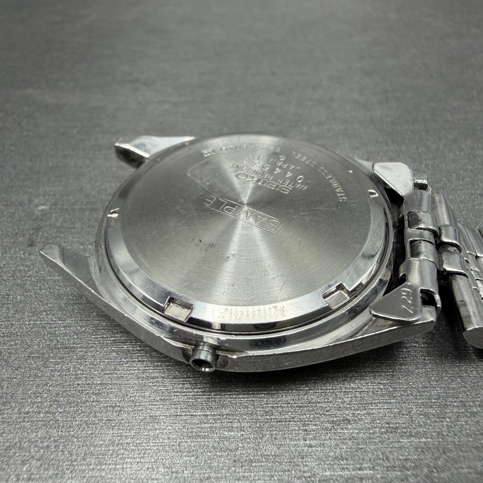 Seiko SQ Watch Men 35mm Silver Dial Silver Tone Daydate 8223-8049 SAMPLE E12