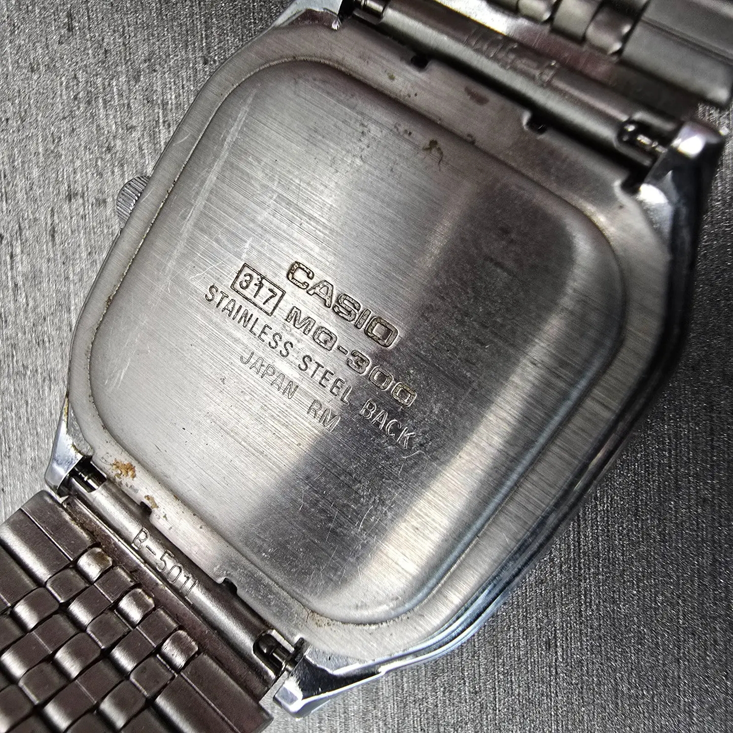Casio Watch Men 32mm Silver Dial Silver Tone Rectangle MQ-300 New Battery VTG10
