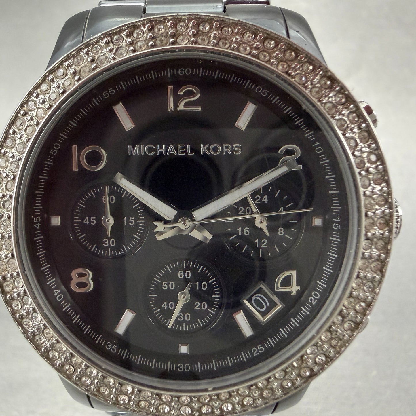 Michael Kors Runway Chrono Watch Women 40mm Black Dial Black Ceramic New Battery1