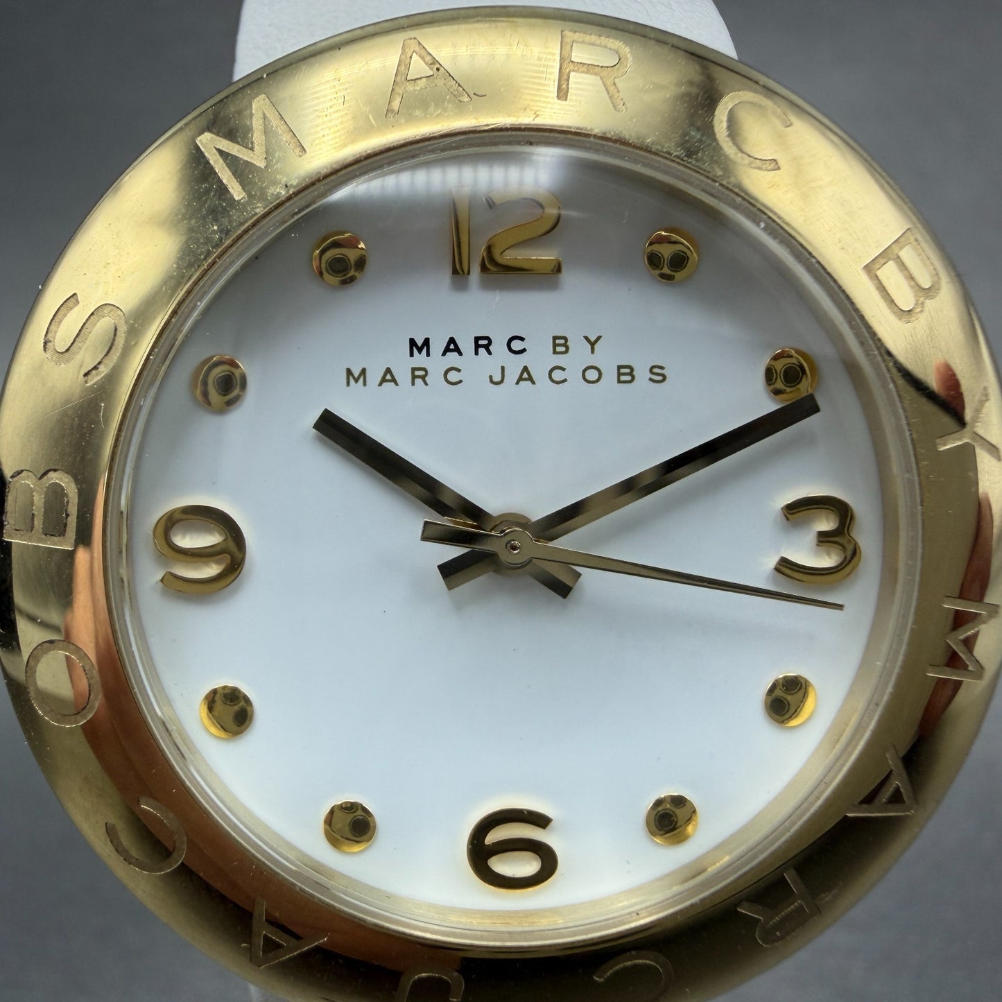 Marc Jacobs Amy Watch Women 36mm White Dial Gold Tone Round mbm1150 New Battery2