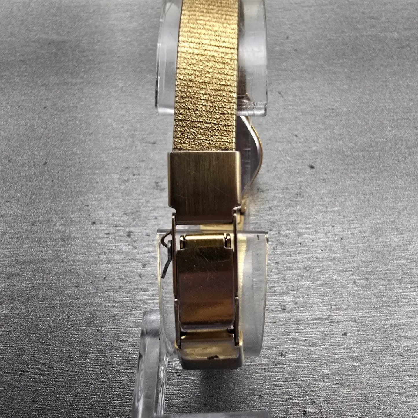 Seiko Watch Women 20mm Gold Dial Gold Tone Oval 8Y21-0020 New Battery Vintage7
