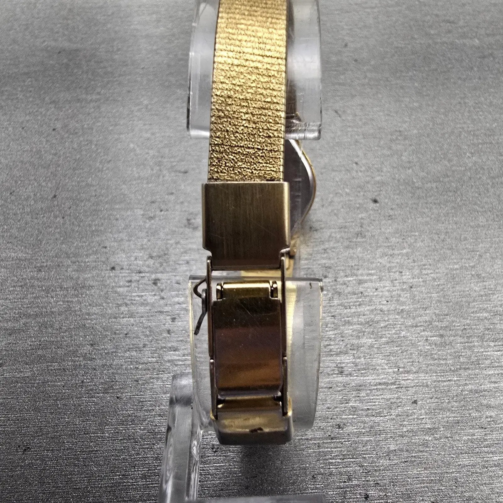 Seiko Watch Women 20mm Gold Dial Gold Tone Oval 8Y21-0020 New Battery Vintage7