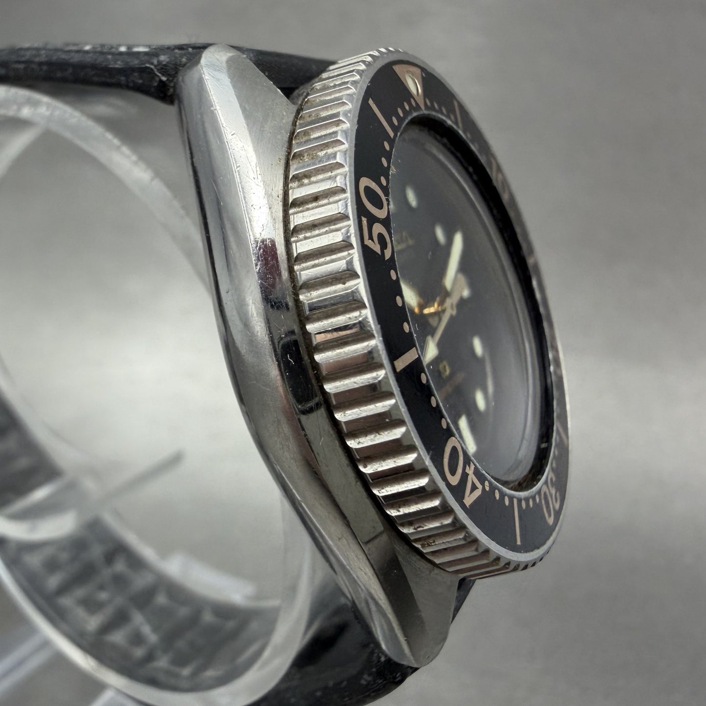 Seiko SQ Dive Watch Women 34mm Black Dial Steel Date Round 2625-0019 PARTS4