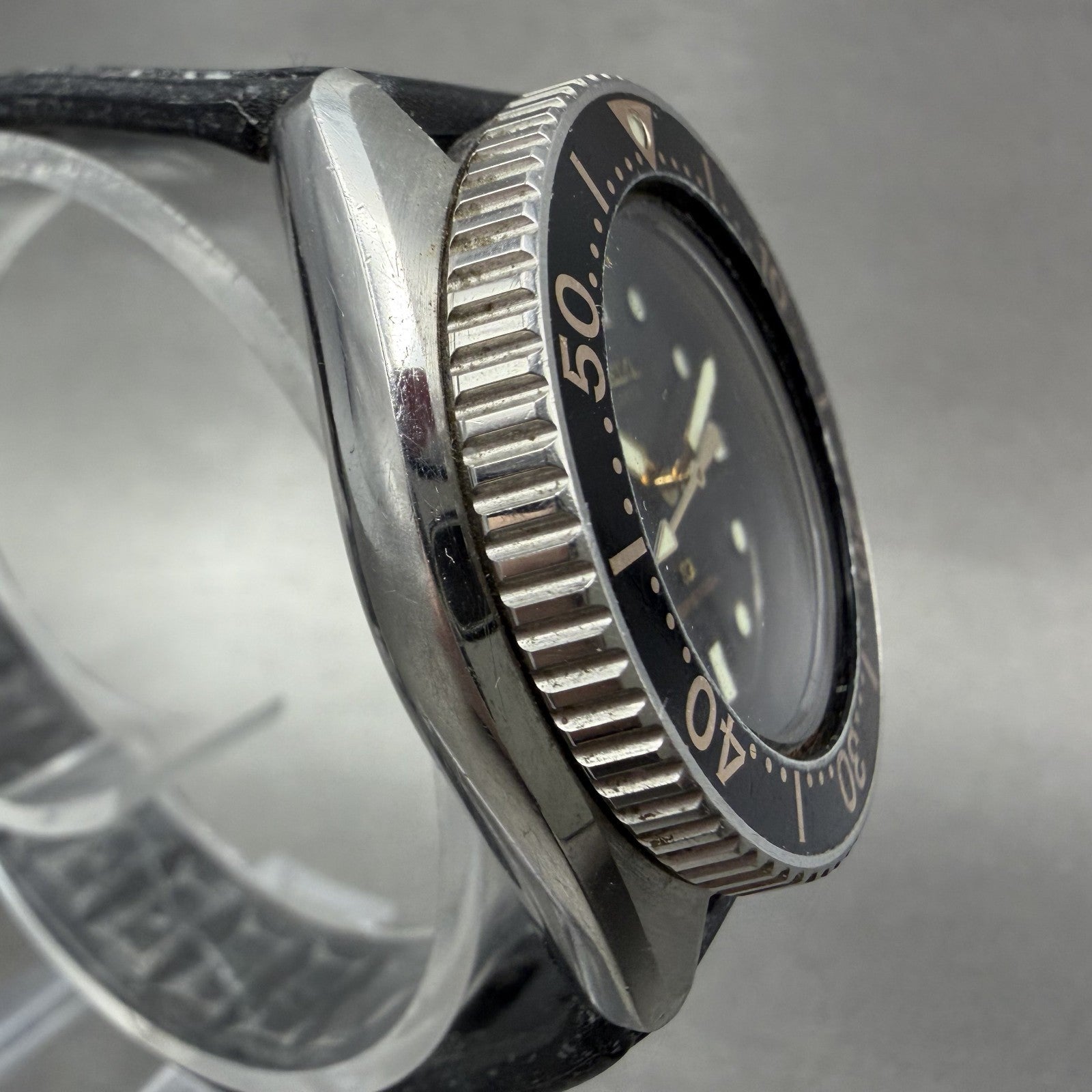 Seiko SQ Dive Watch Women 34mm Black Dial Steel Date Round 2625-0019 PARTS4