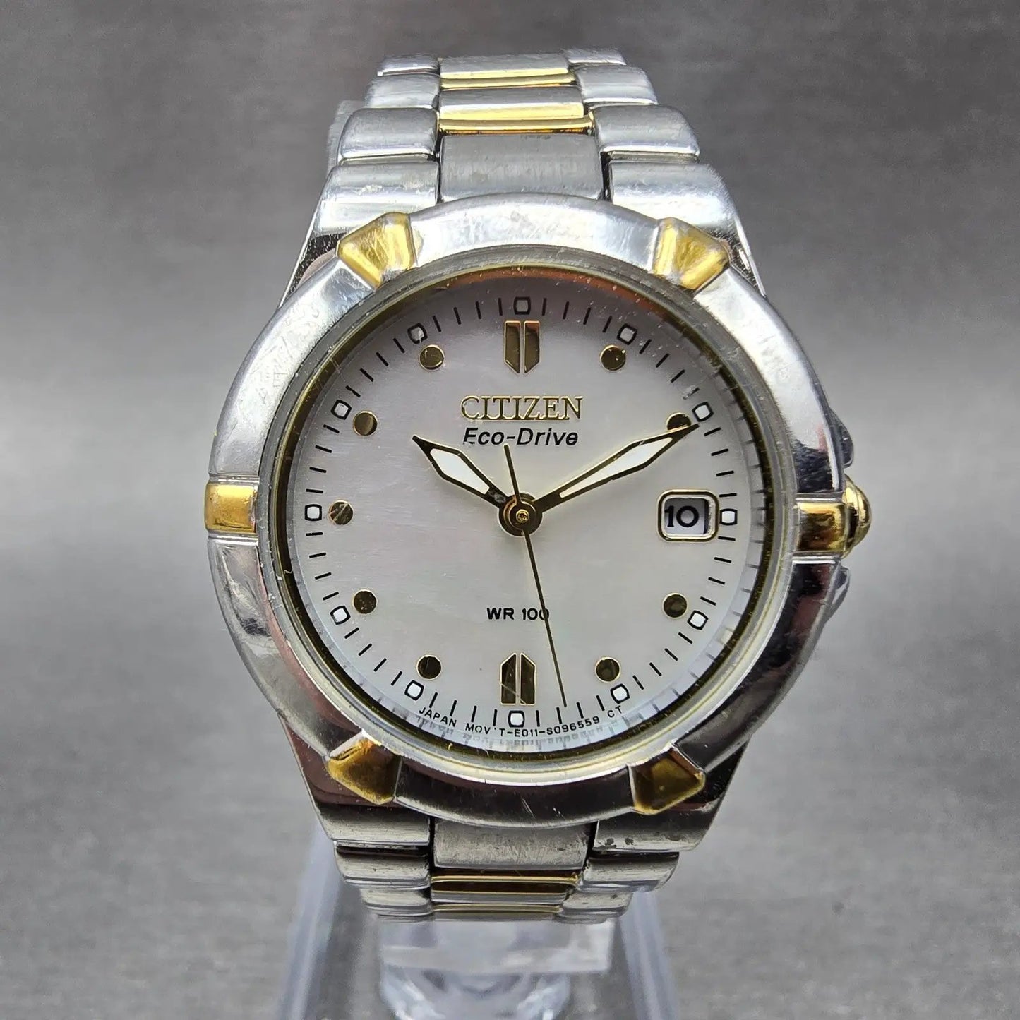 Citizen Eco-Drive Watch Women 26mm MOP Dial Two Tone Date E011-S064881 Runs BIKN0