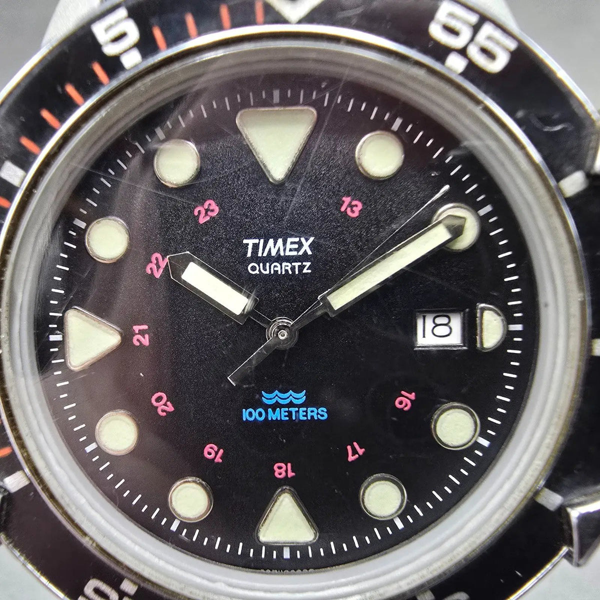 Timex Dive Watch Men 40mm Black Dial Gray Tone Date Round New Battery VTG1