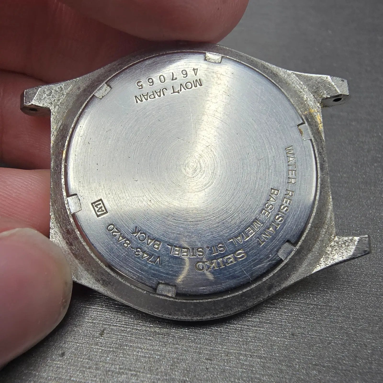 Seiko V743-8A20 Watch Case & Dial SIlver Dial Gold Tone Round 37mm W/Crystal7