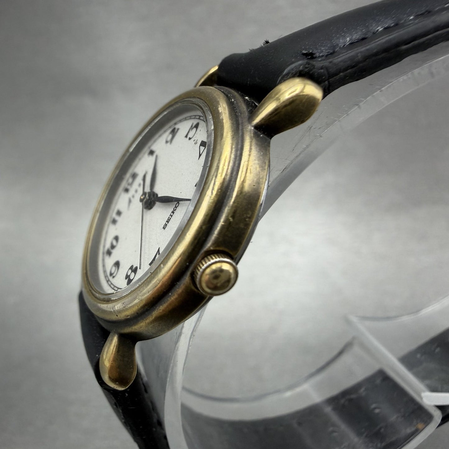 Seiko Avenue Watch Women 24mm Silver Dial Gold Tone Round 1F210C60 New Battery2