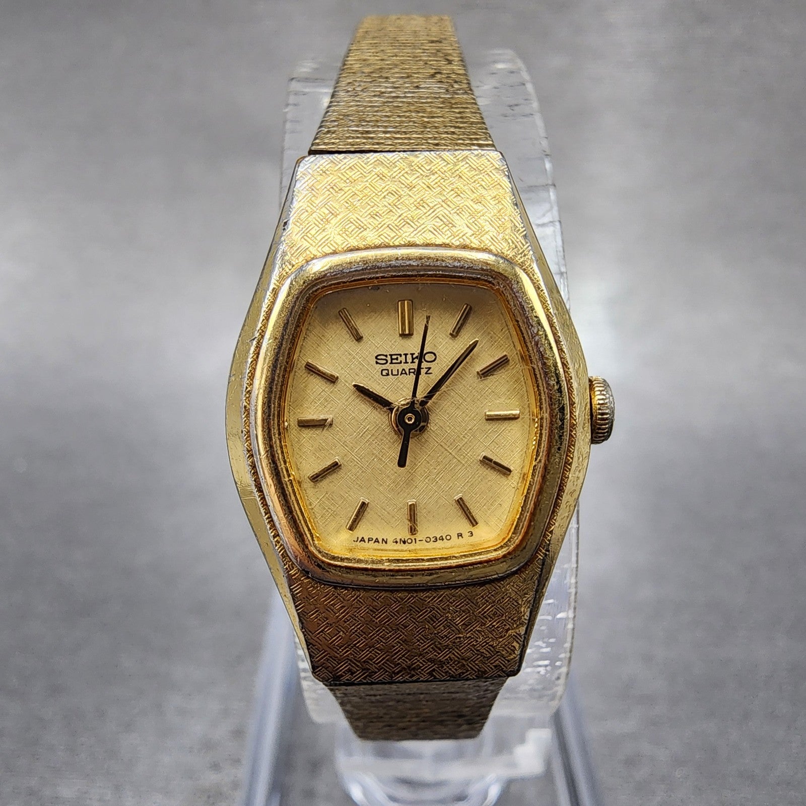 Seiko Watch Women 17mm Gold Dial Gold Tone Hexagon 4N015029 New Battery0