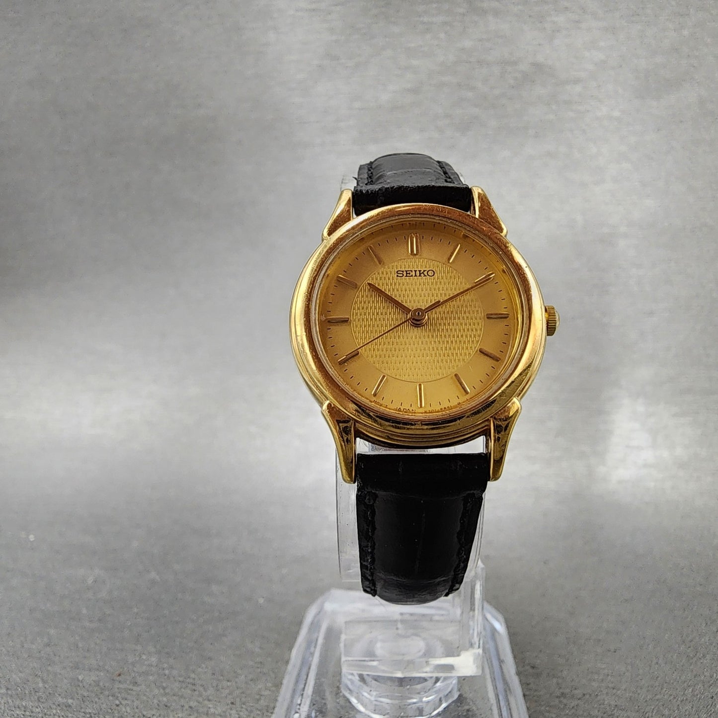 Seiko Watch Women 25mm Champagne Dial gold Tone Round V7011930 New Battery5