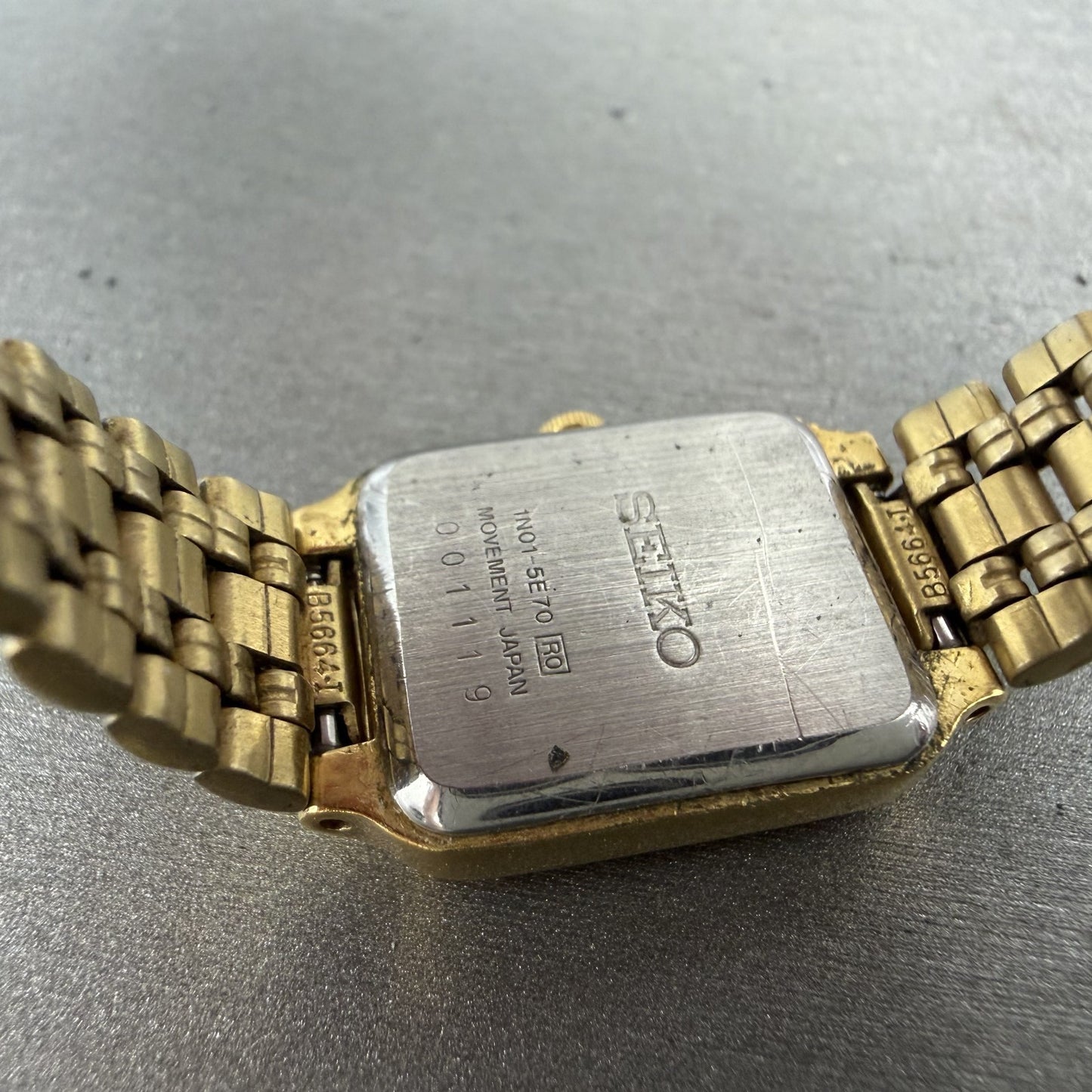 Seiko Tank Watch Women 17mm Champagne Dial Gold Tone 1N01-5E70 New Battery9