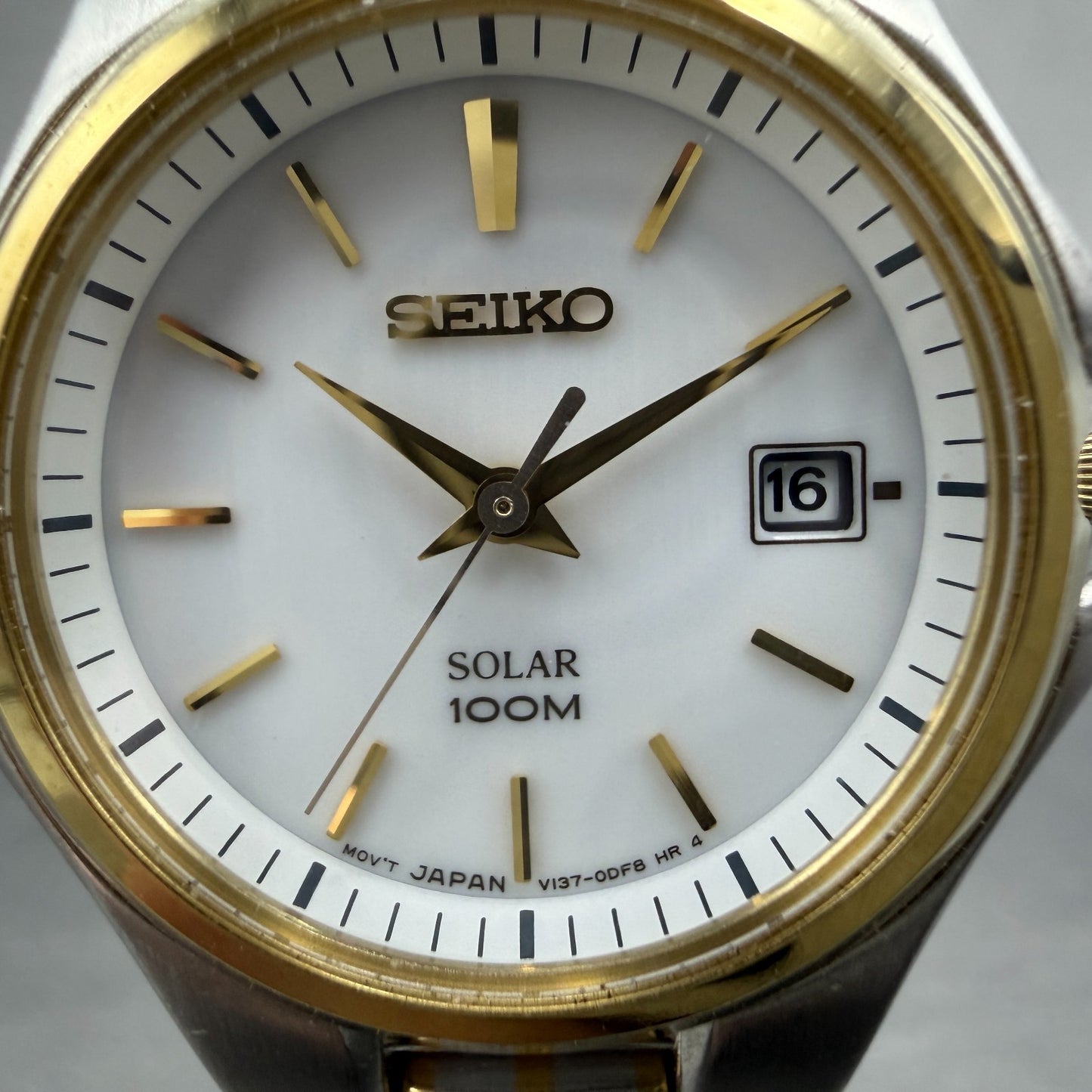 Seiko Solar Watch Women 28mm White Dial Two Tone Date Round V137-0BM0 Runs1