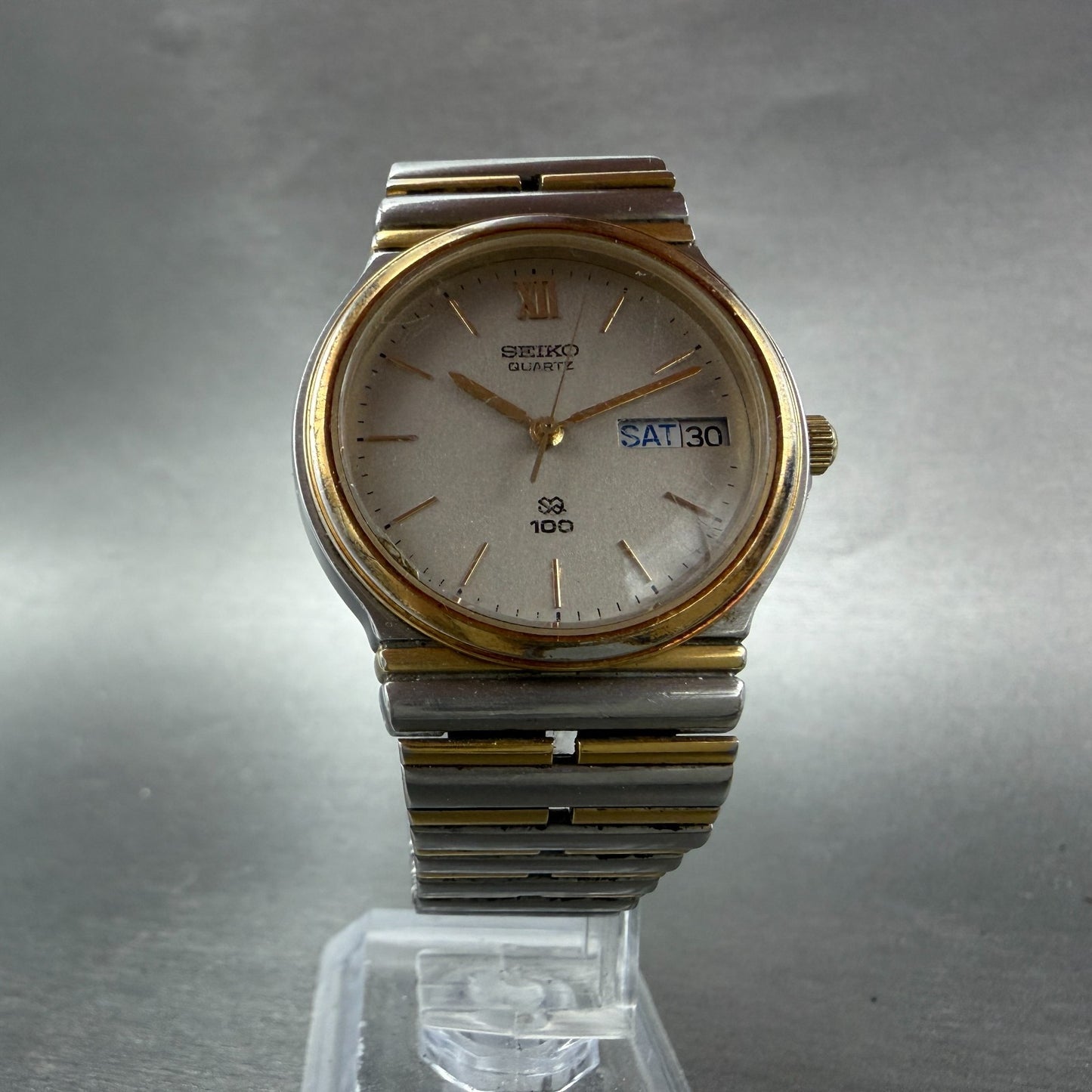 Seiko SQ Watch Men 33mm Silver dial Two Tone Round Daydate 8123-6299 New Batt 5T5