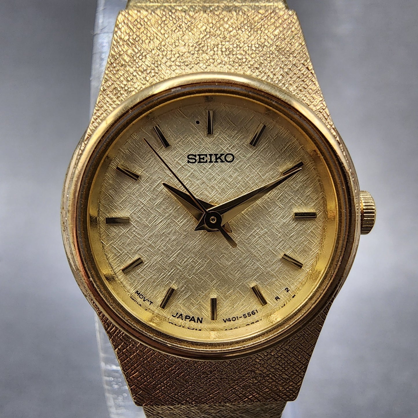 Seiko watch Women 19mm Champagne Dial Gold Tone Round V4011819 New Battery1